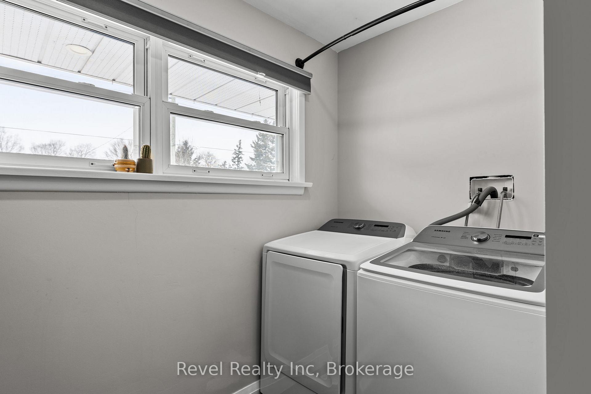 Photo 35 of 21 John Street, Springwater, Elmvale — HOMEH