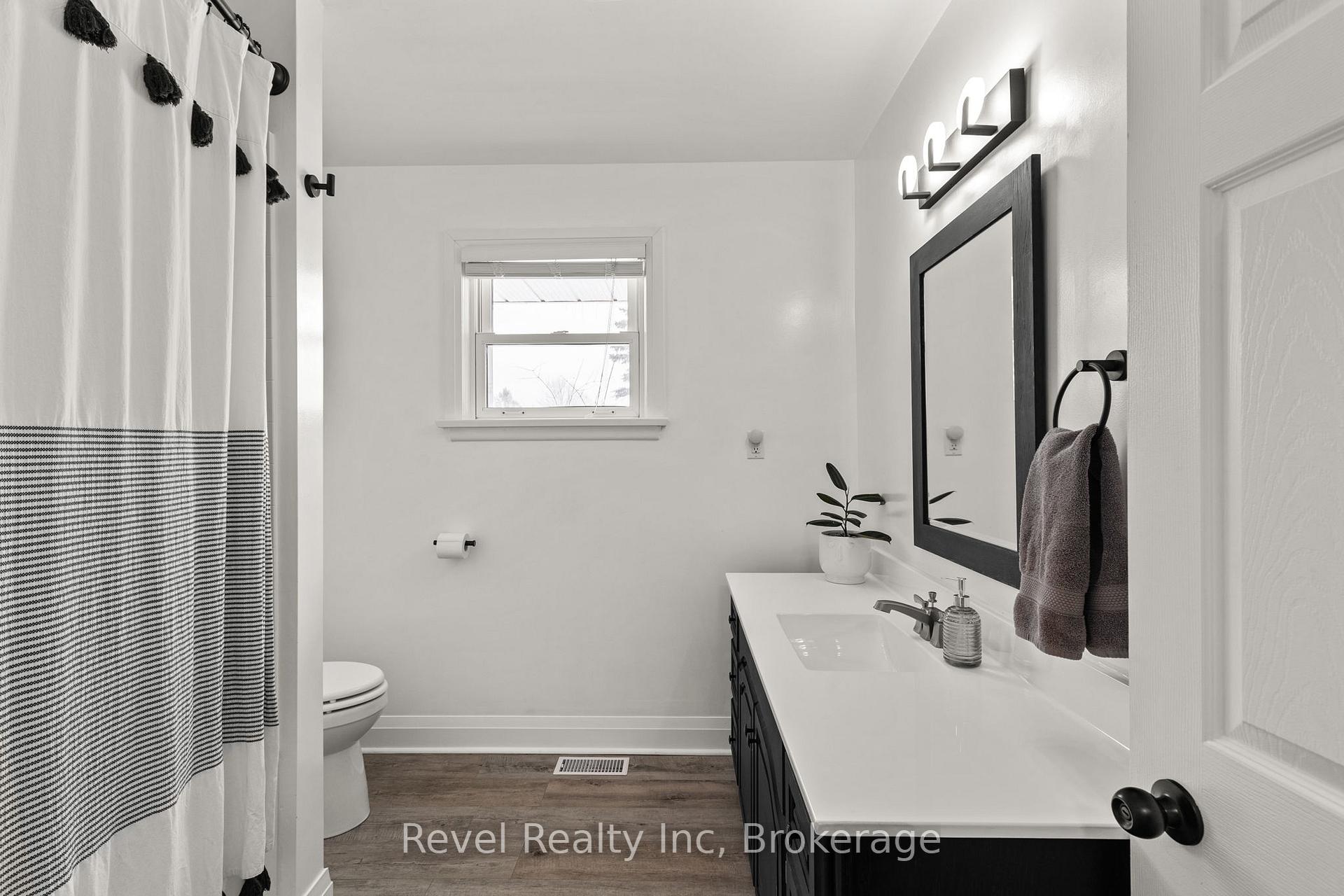 Photo 14 of 21 John Street, Springwater, Elmvale — HOMEH