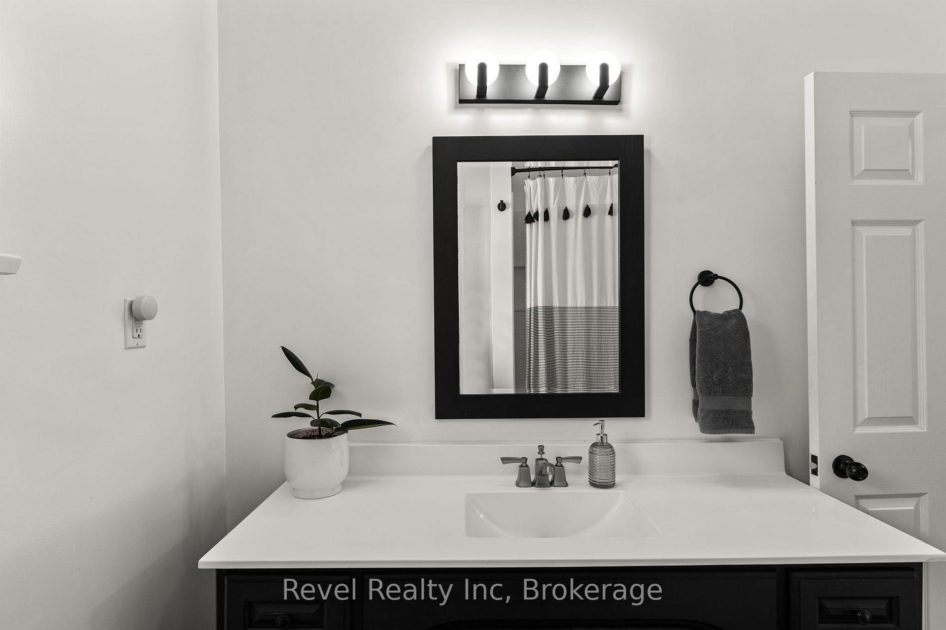 Photo 12 of 21 John Street, Springwater, Elmvale — HOMEH