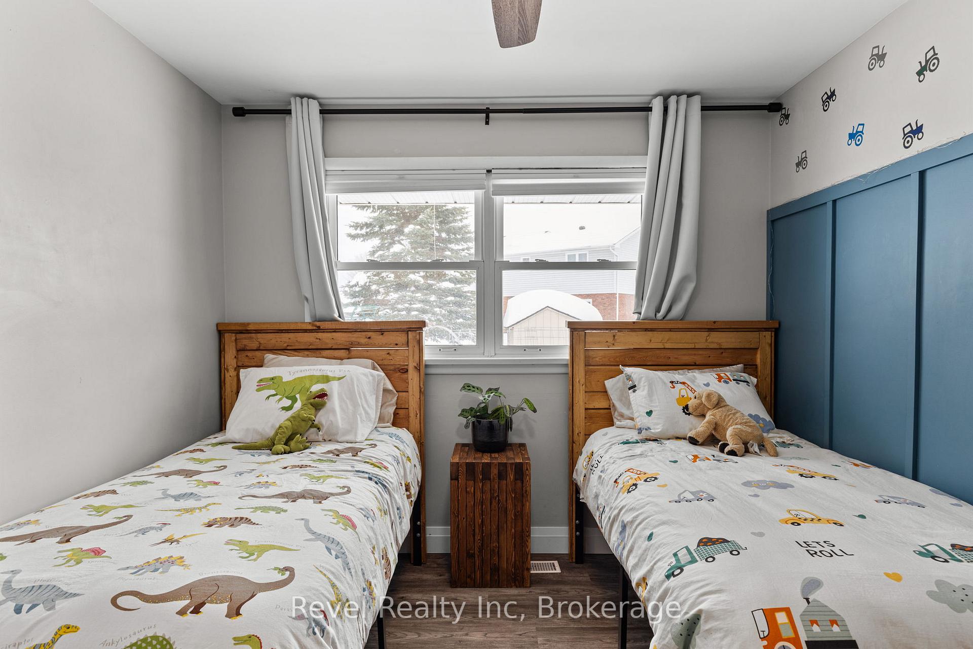 Photo 24 of 21 John Street, Springwater, Elmvale — HOMEH