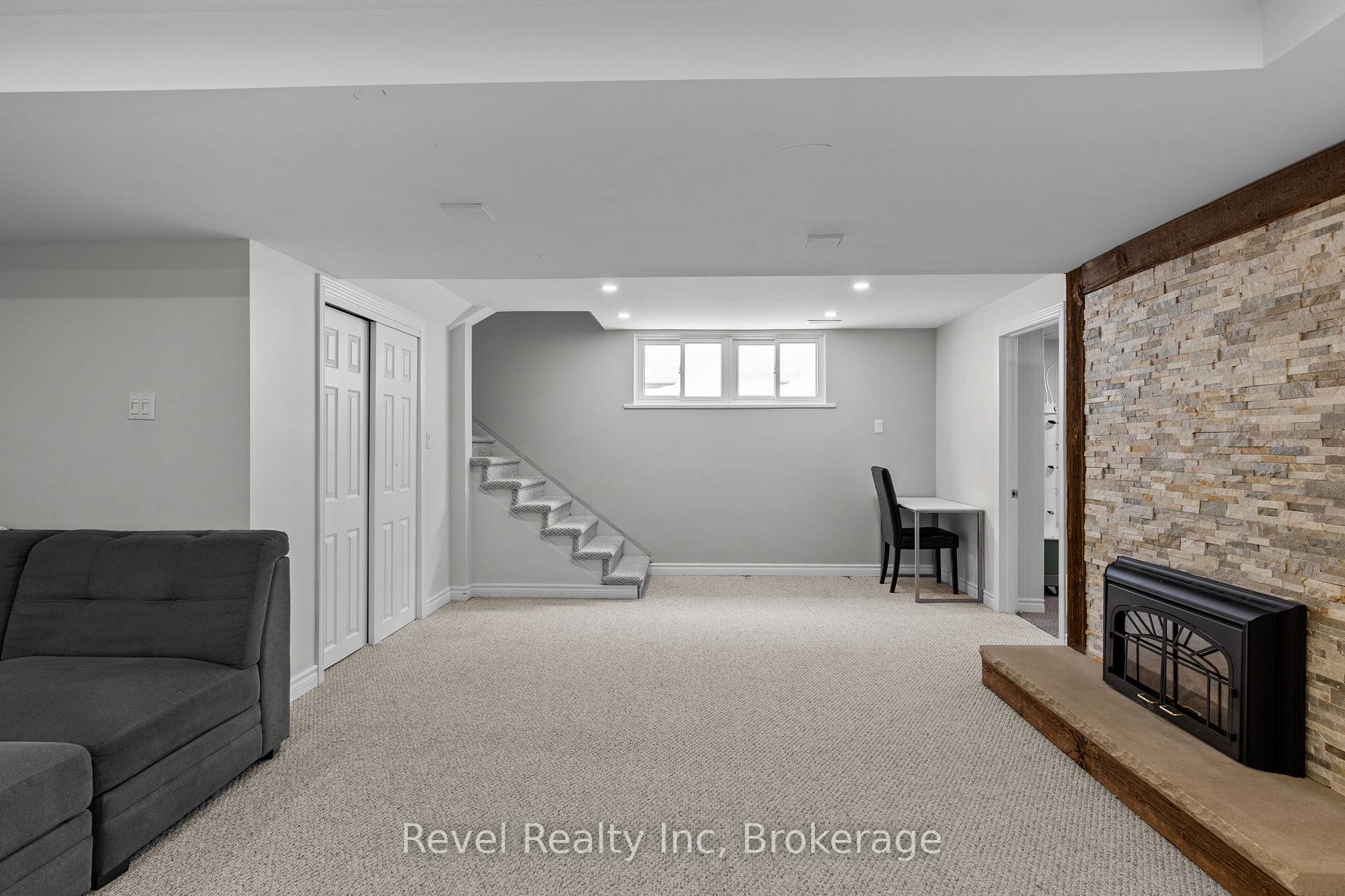Photo 23 of 21 John Street, Springwater, Elmvale — HOMEH