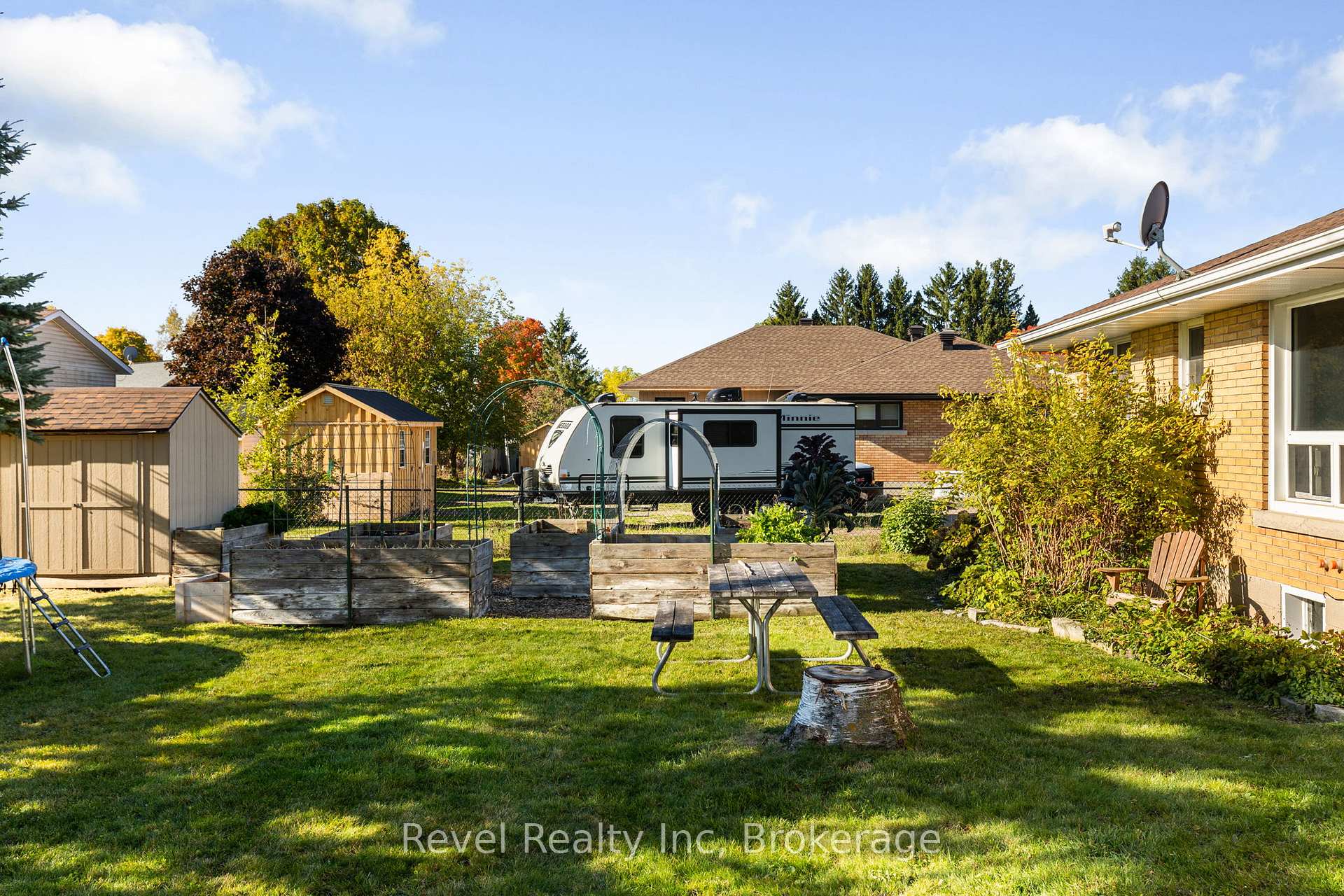 Photo 27 of 21 John Street, Springwater, Elmvale — HOMEH