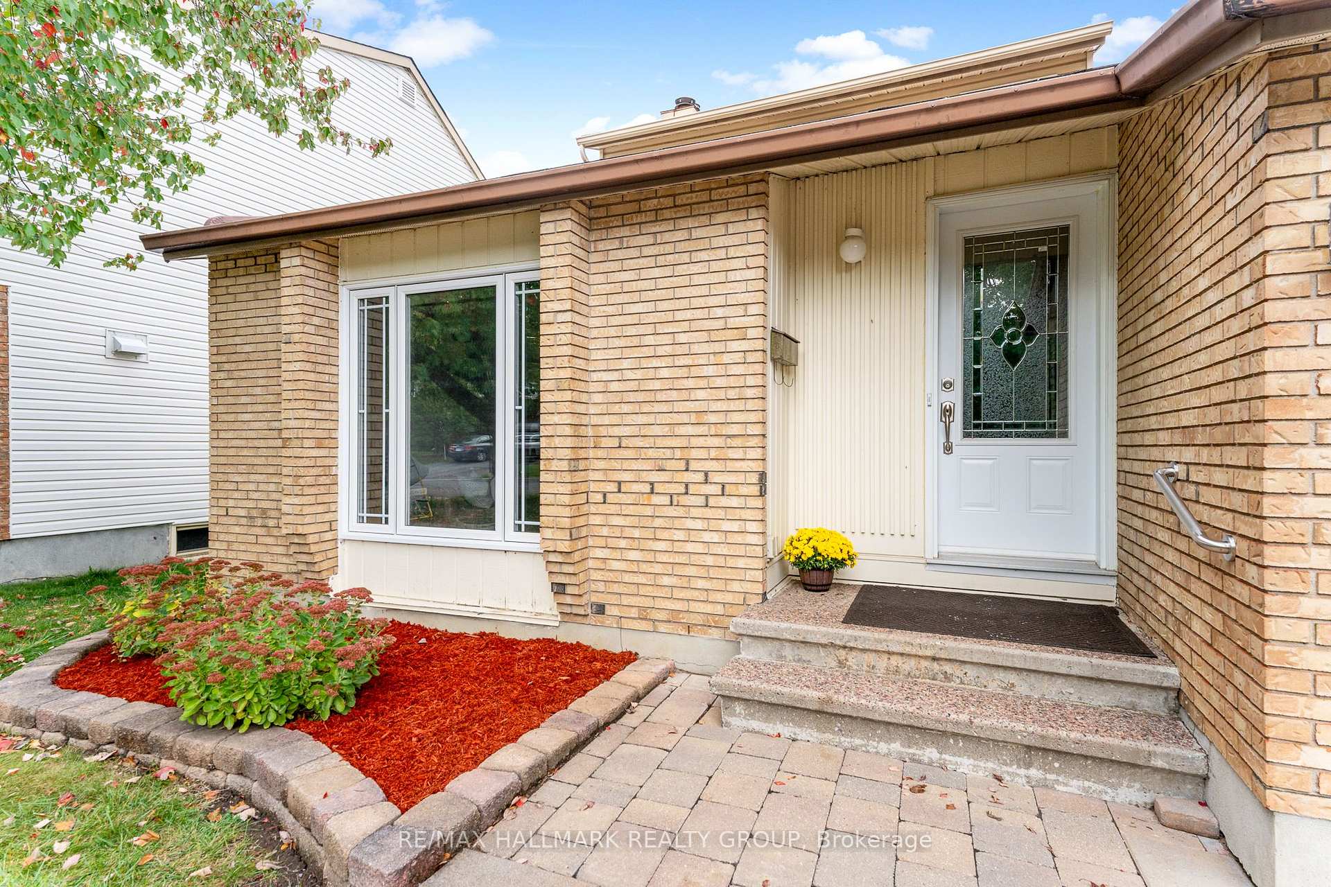 Photo 2 of 1075 Avignon Court, Ottawa, Orleans Wood — HOMEH