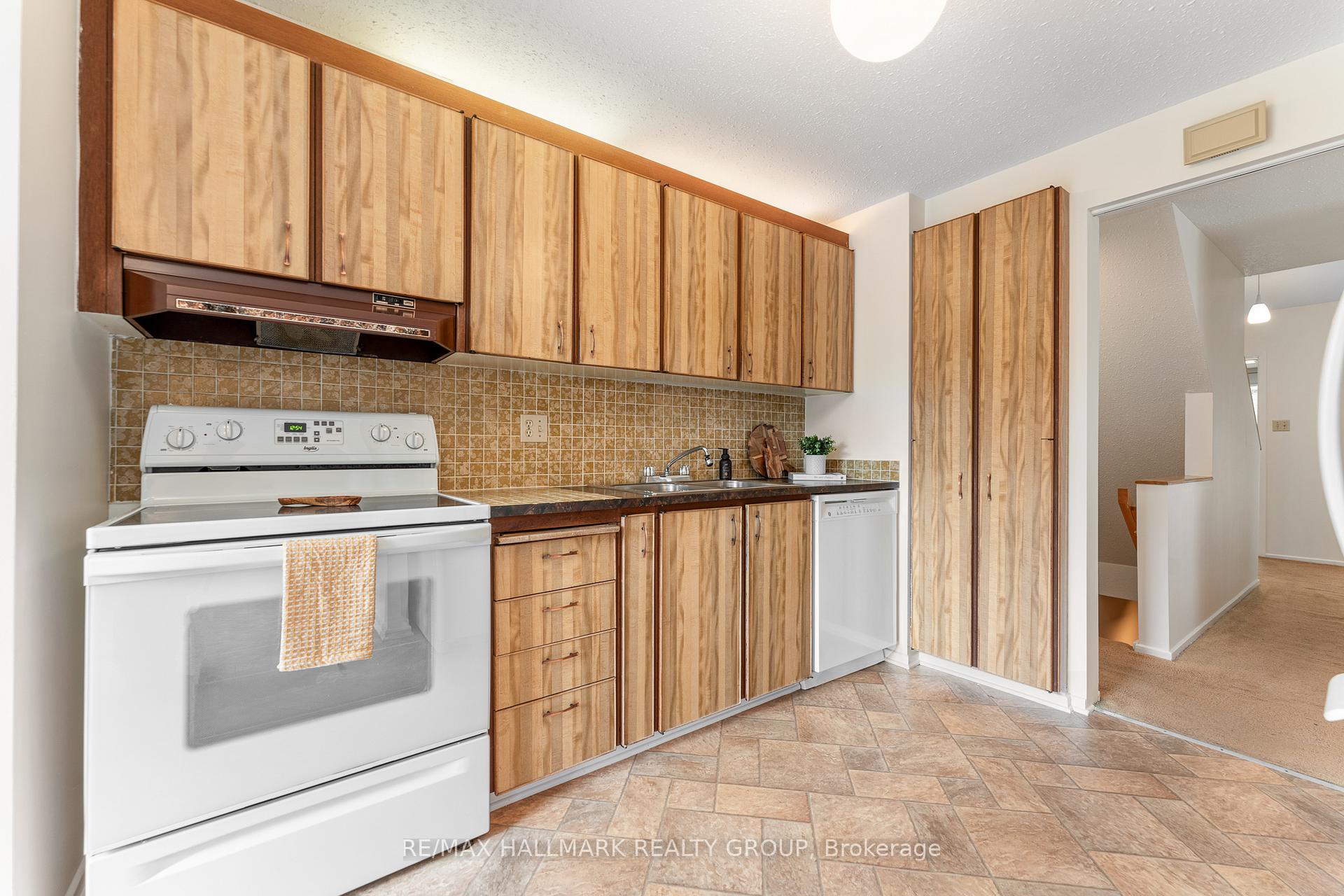 Photo 43 of 1075 Avignon Court, Ottawa, Orleans Wood — HOMEH
