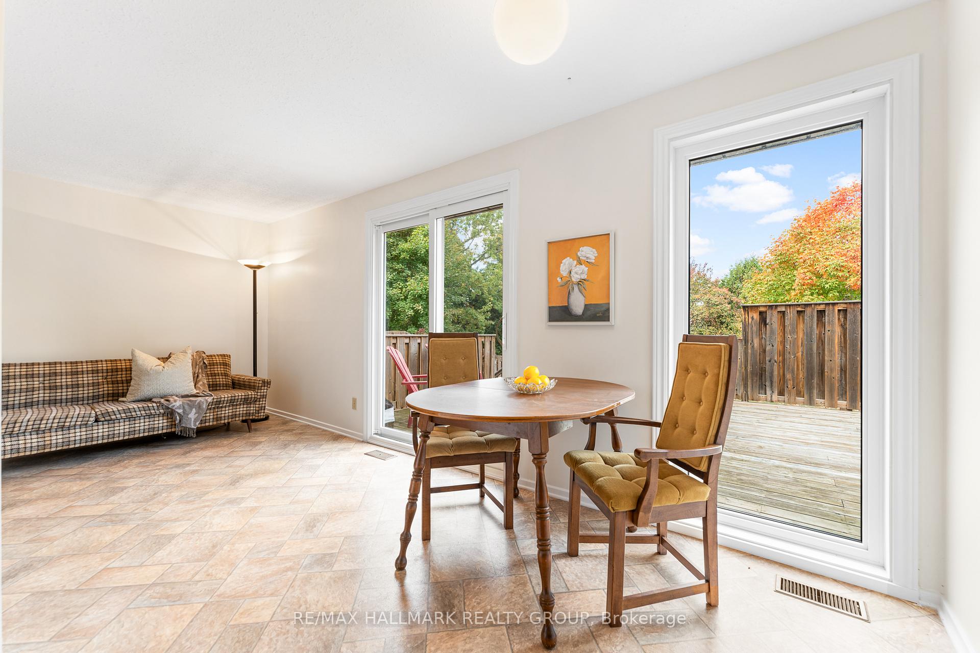Photo 7 of 1075 Avignon Court, Ottawa, Orleans Wood — HOMEH
