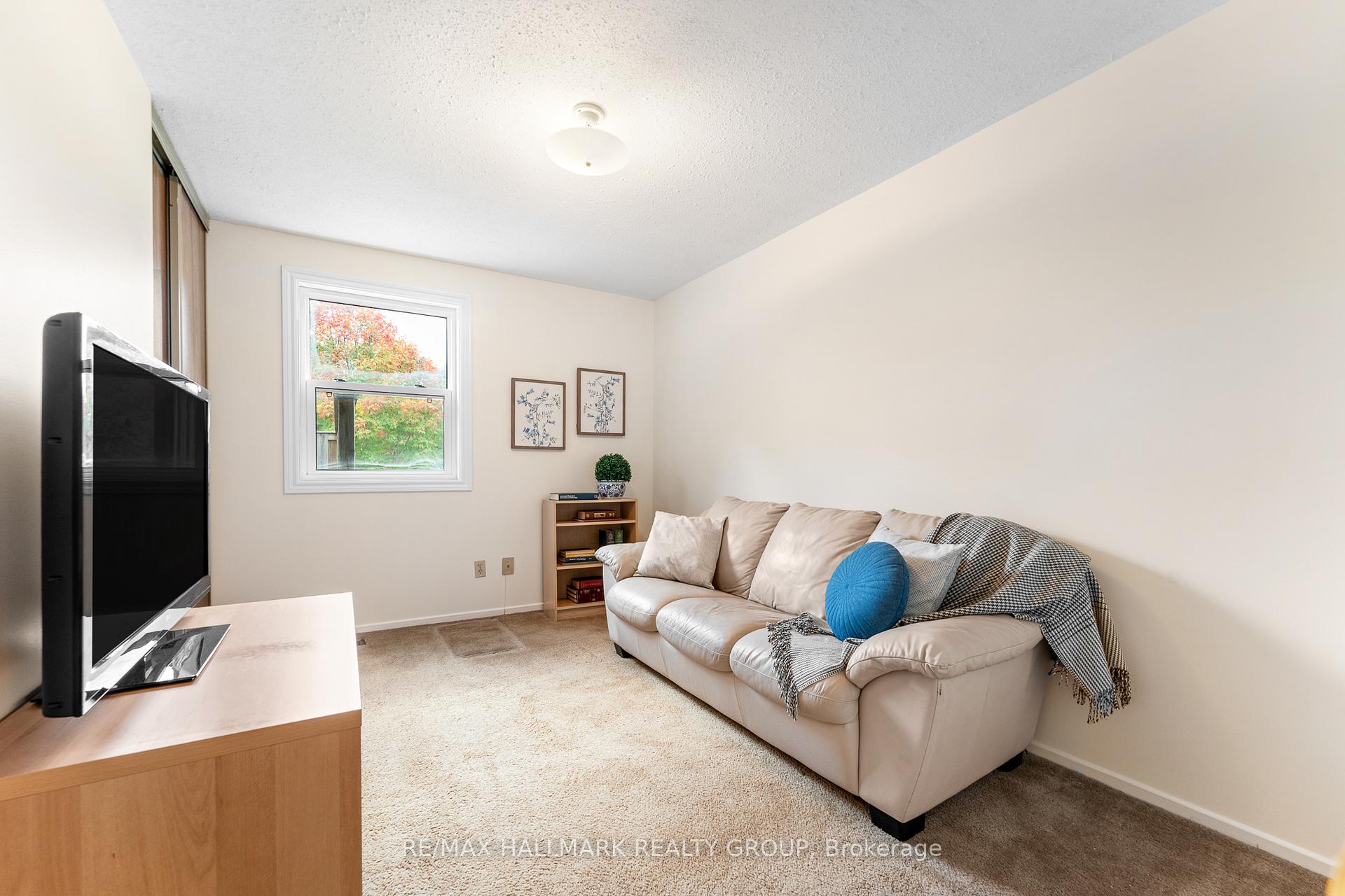 Photo 8 of 1075 Avignon Court, Ottawa, Orleans Wood — HOMEH