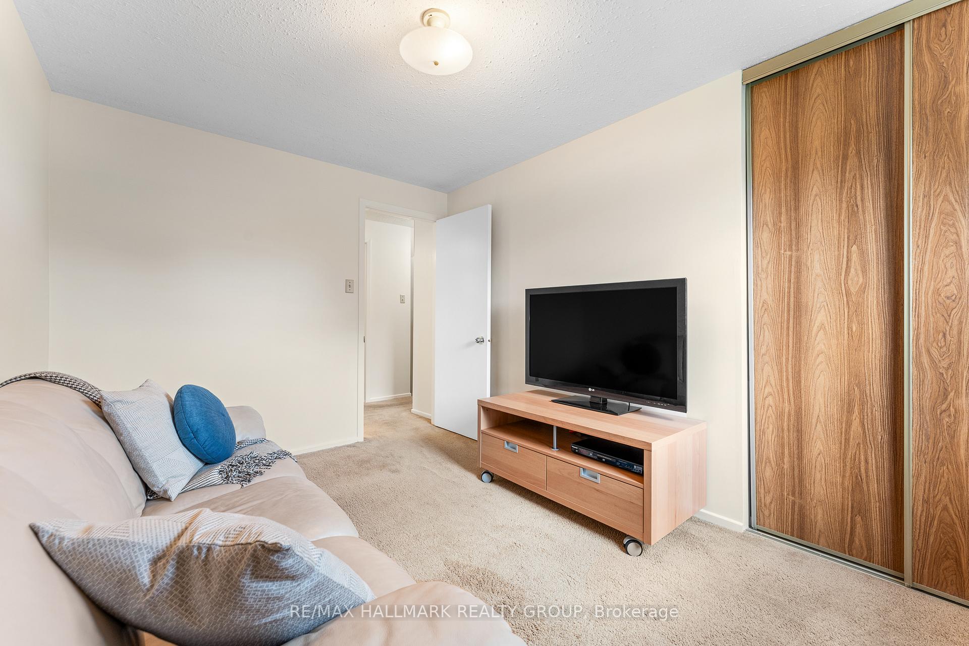 Photo 9 of 1075 Avignon Court, Ottawa, Orleans Wood — HOMEH