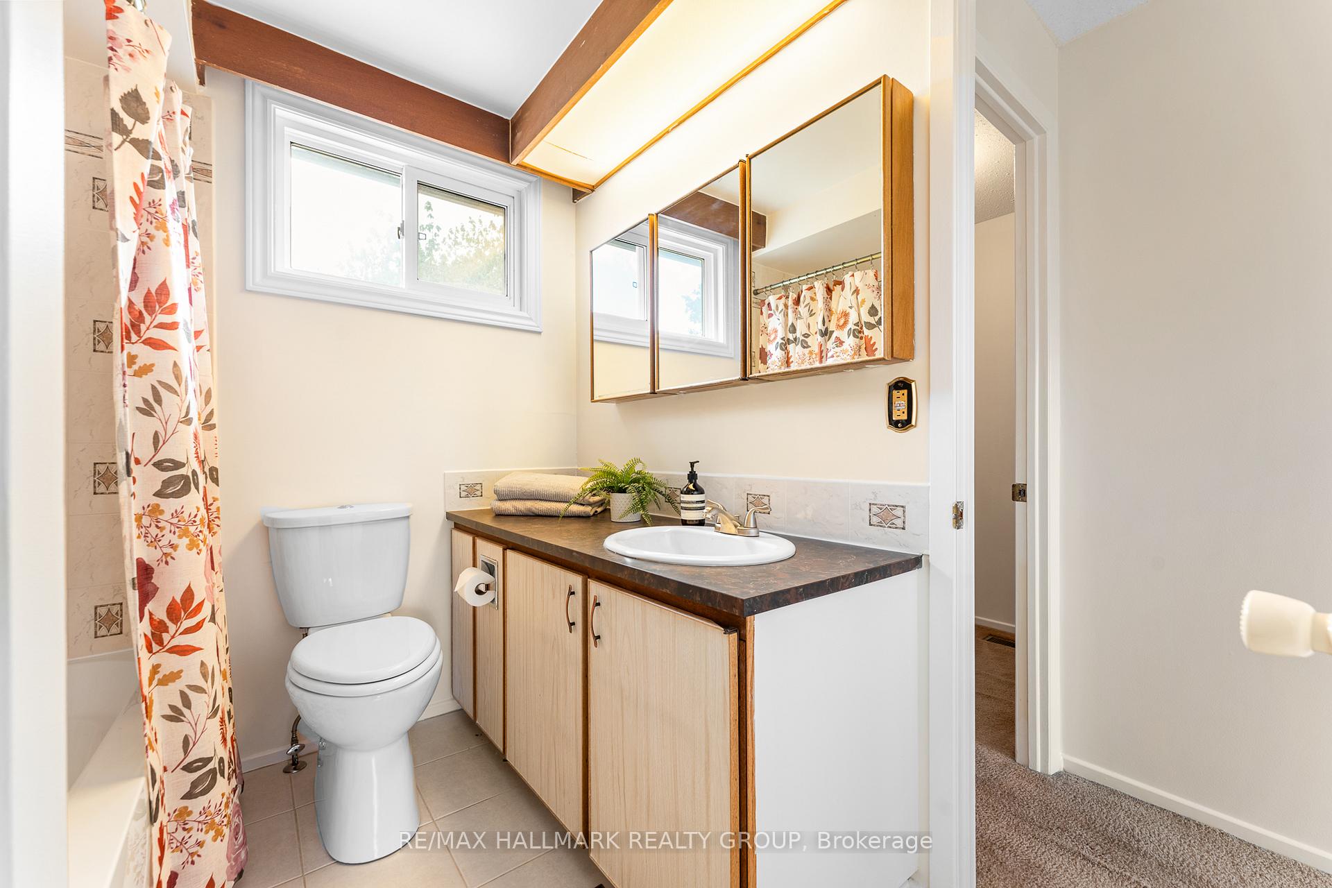 Photo 14 of 1075 Avignon Court, Ottawa, Orleans Wood — HOMEH
