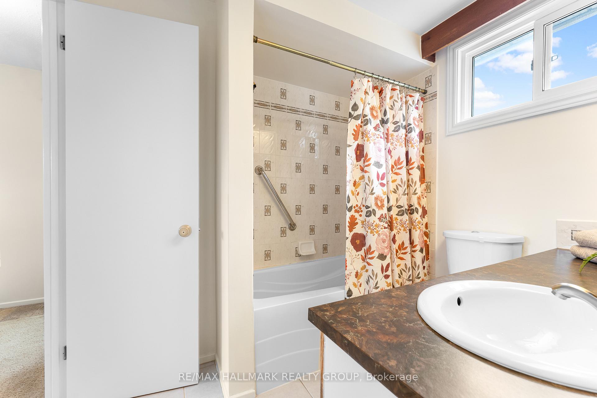 Photo 15 of 1075 Avignon Court, Ottawa, Orleans Wood — HOMEH