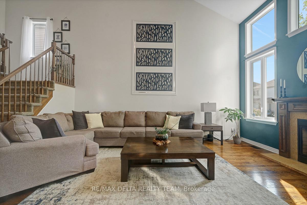 Photo 4 of 1971 Schroeder Crescent, Ottawa, Springridge/East Village — HOMEH