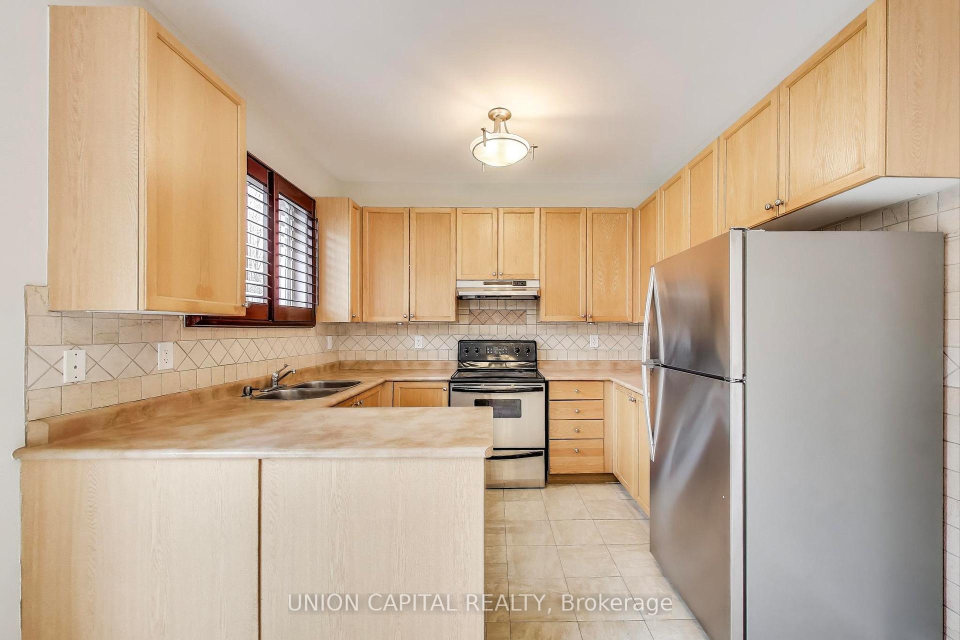 Photo 11 of 5 Robins Nest Drive, Vaughan, Vellore Village — HOMEH