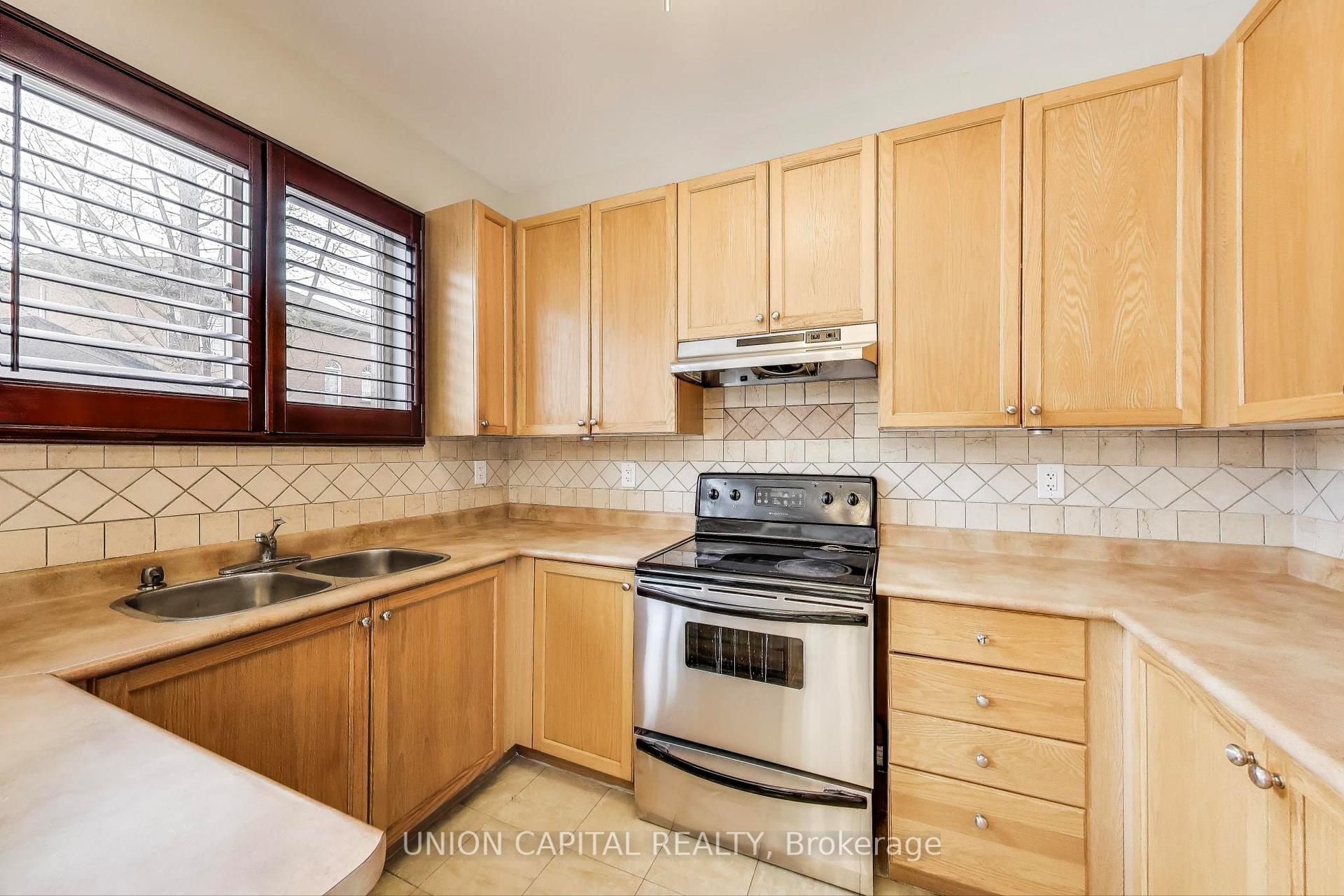Photo 8 of 5 Robins Nest Drive, Vaughan, Vellore Village — HOMEH