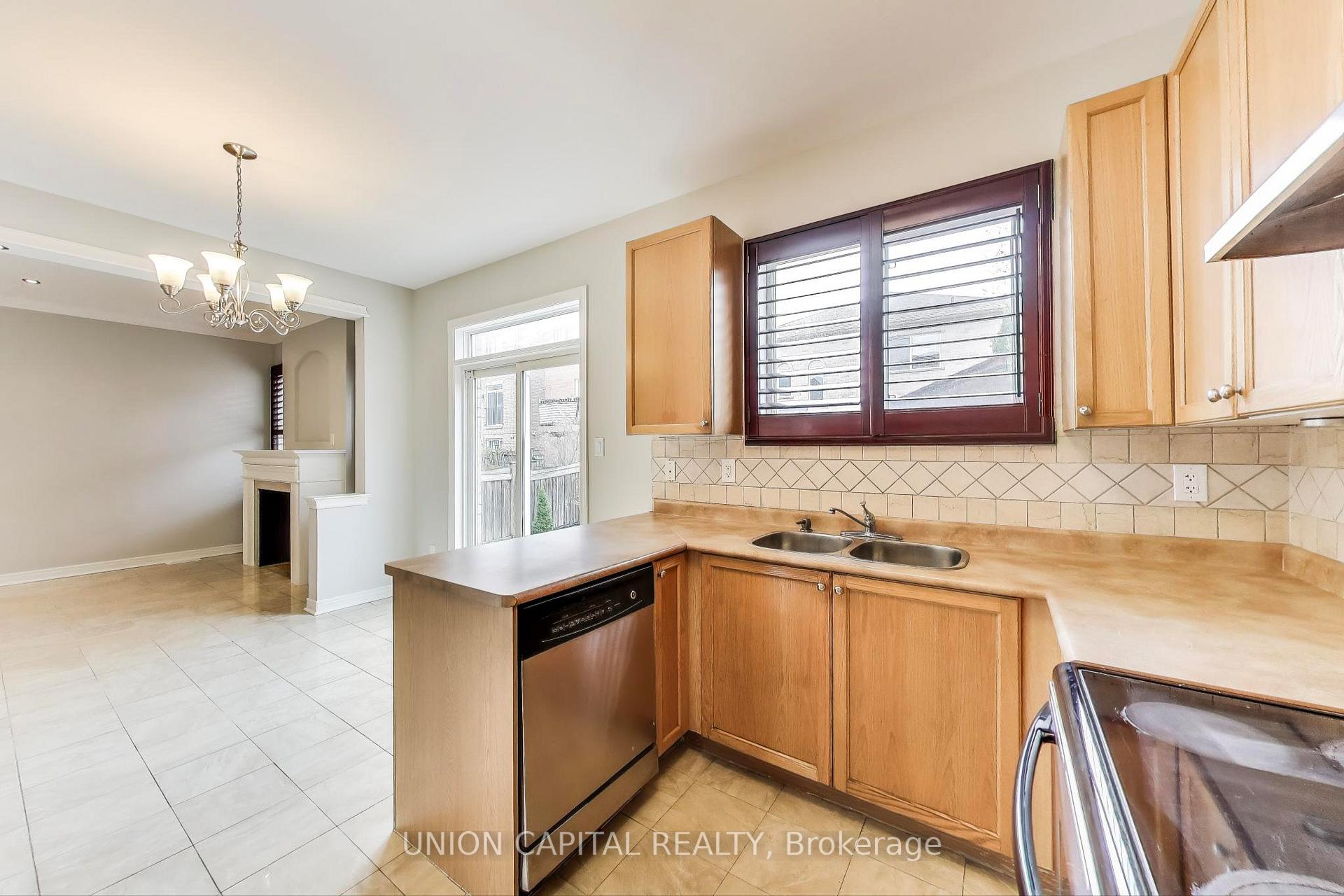 Photo 5 of 5 Robins Nest Drive, Vaughan, Vellore Village — HOMEH