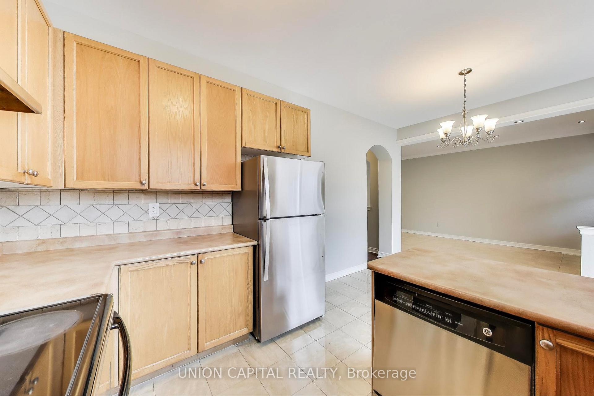 Photo 10 of 5 Robins Nest Drive, Vaughan, Vellore Village — HOMEH