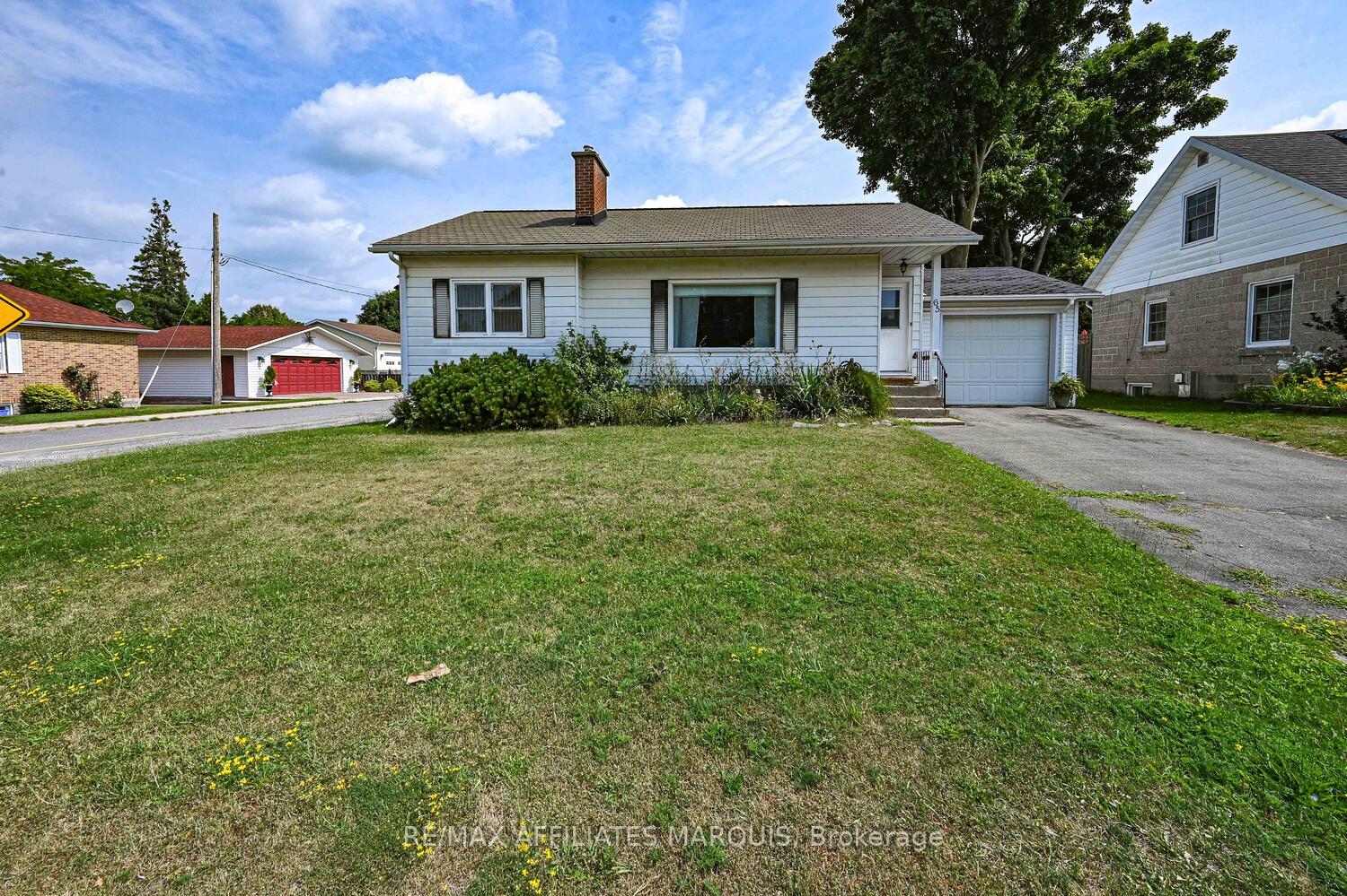 Photo 2 of 65 Jasper Avenue, Smiths Falls — HOMEH