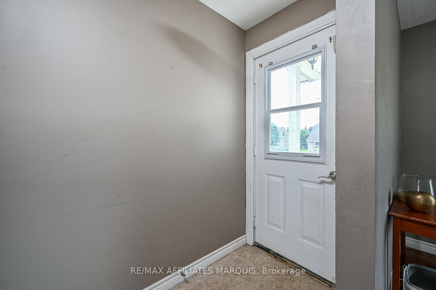 Photo 9 of 65 Jasper Avenue, Smiths Falls — HOMEH