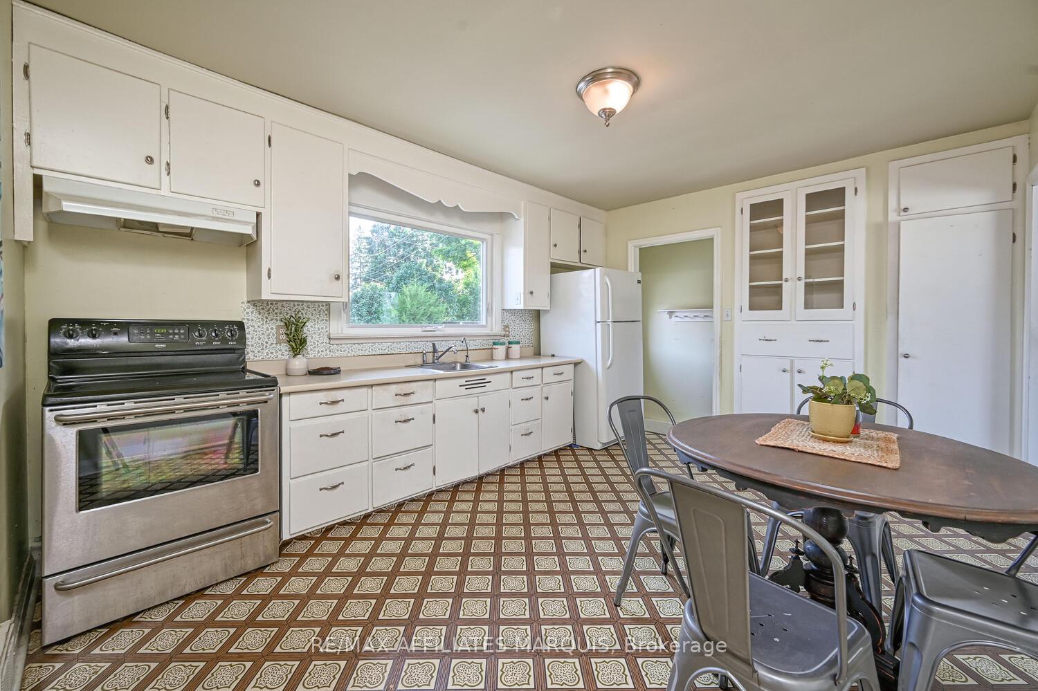 Photo 10 of 65 Jasper Avenue, Smiths Falls — HOMEH
