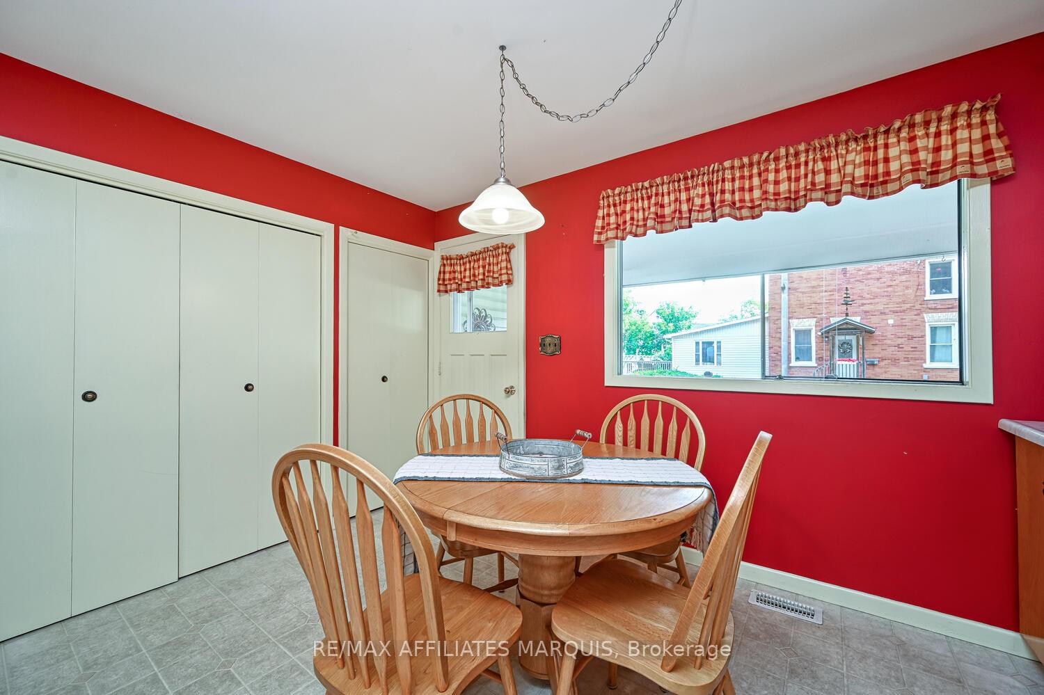 Photo 13 of 74 William Street E, Smiths Falls — HOMEH