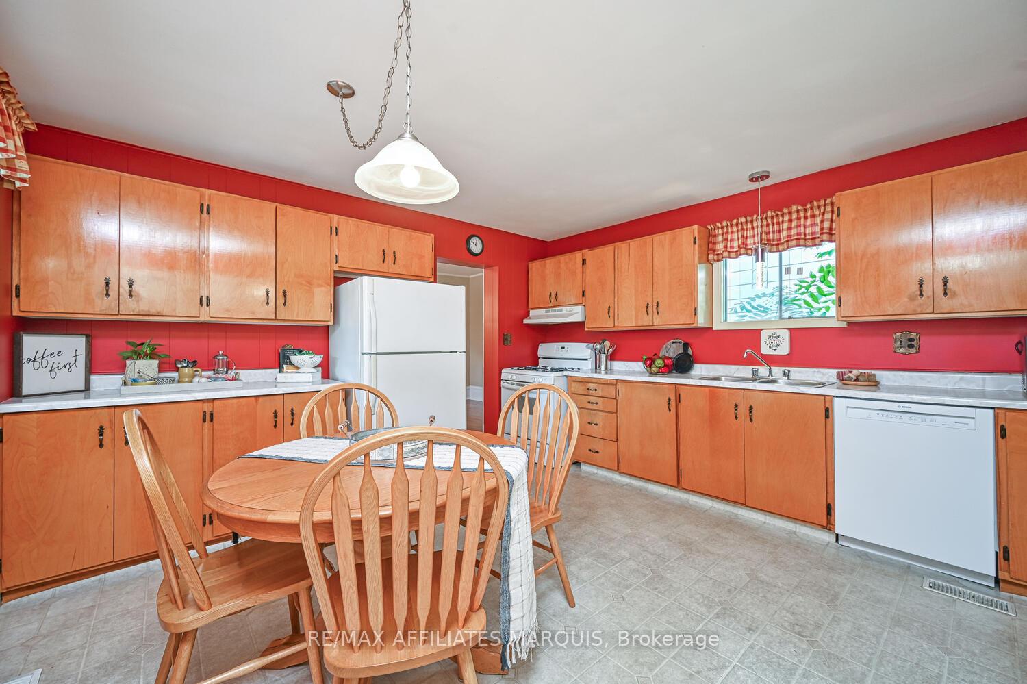 Photo 12 of 74 William Street E, Smiths Falls — HOMEH