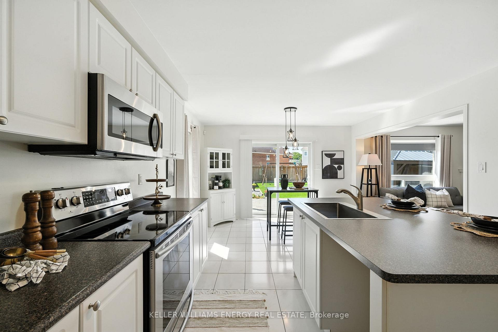 Photo 4 of 1990 Hunking Drive, Oshawa, Taunton — HOMEH