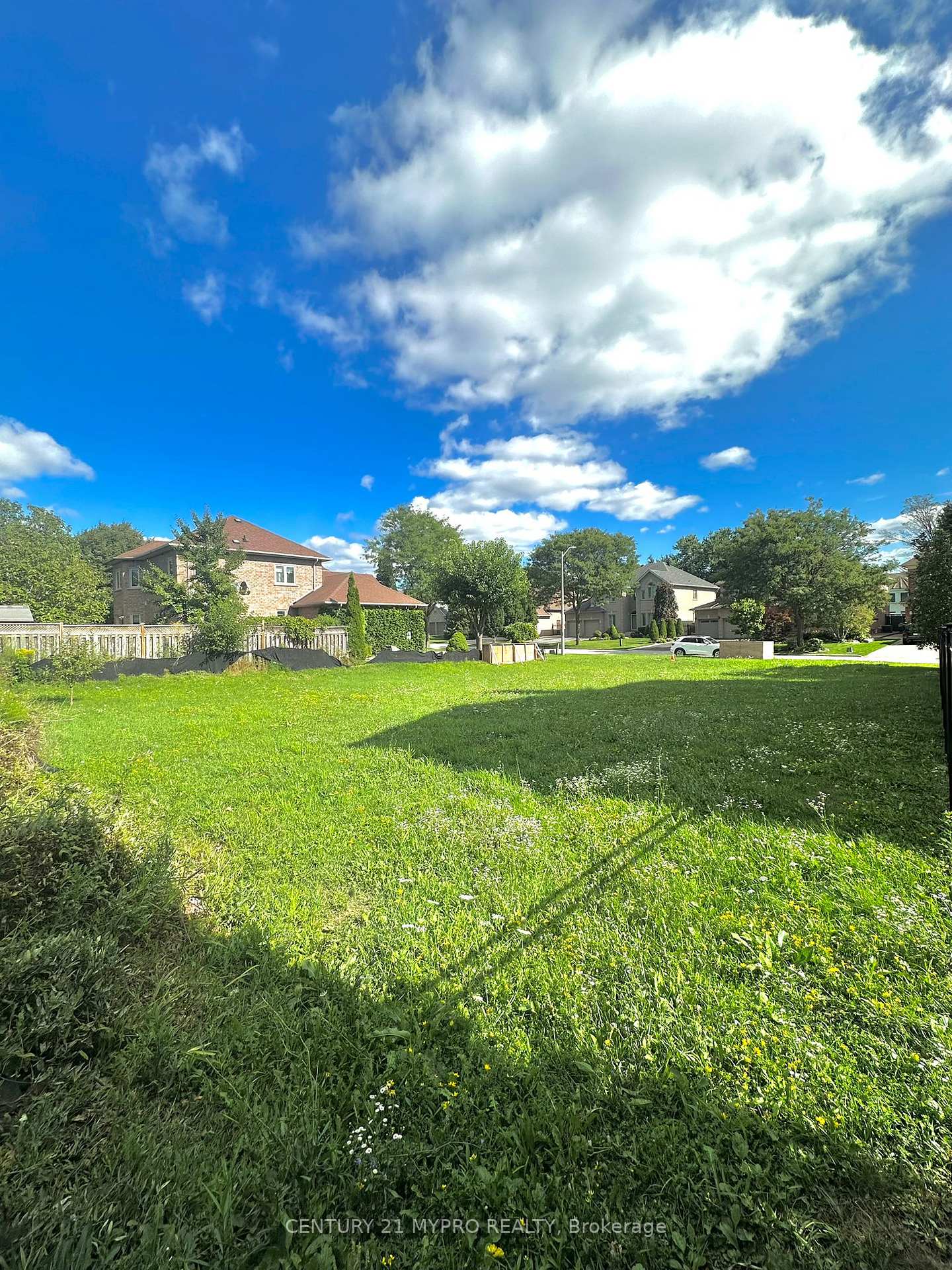Photo 2 of 40 Appian Way, Vaughan, Islington Woods — HOMEH