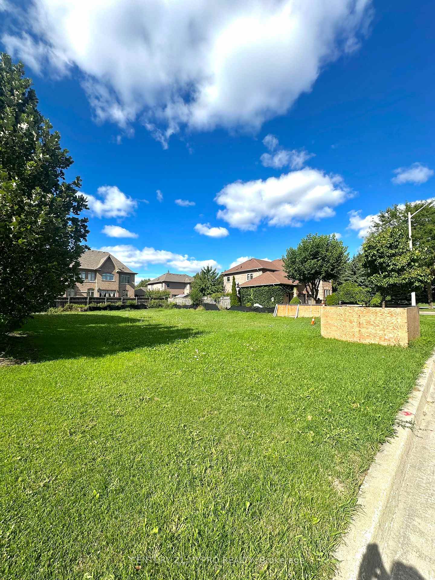 Photo 3 of 40 Appian Way, Vaughan, Islington Woods — HOMEH