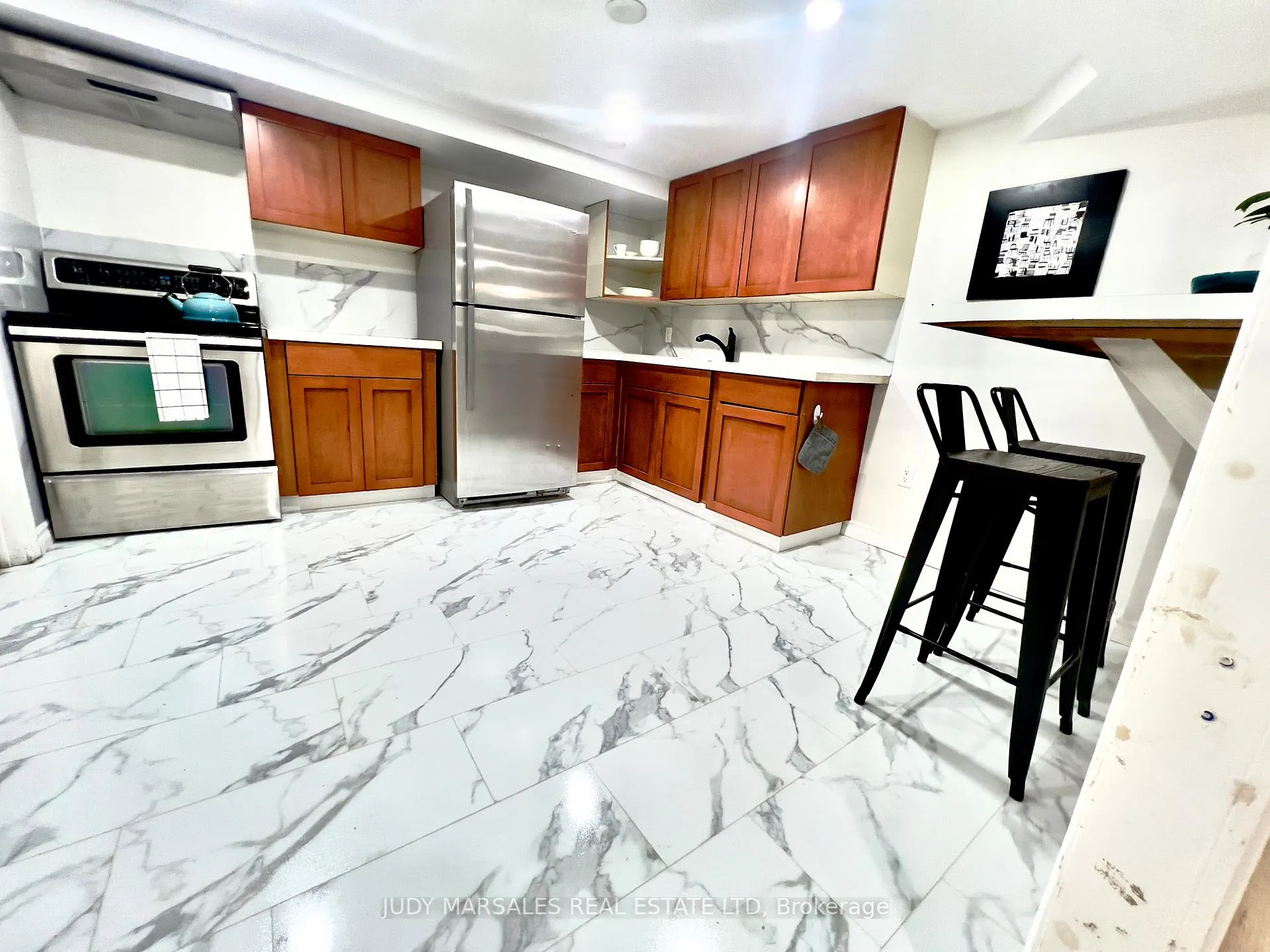 Photo 6 of 99 Brucedale Avenue E, Hamilton, Centremount — HOMEH