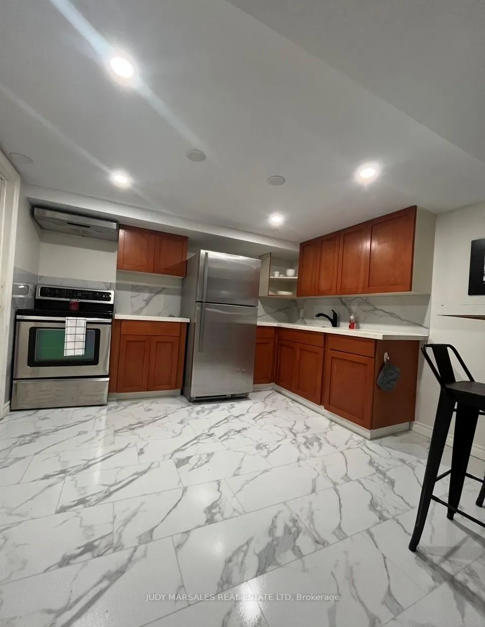 Photo 8 of 99 Brucedale Avenue E, Hamilton, Centremount — HOMEH