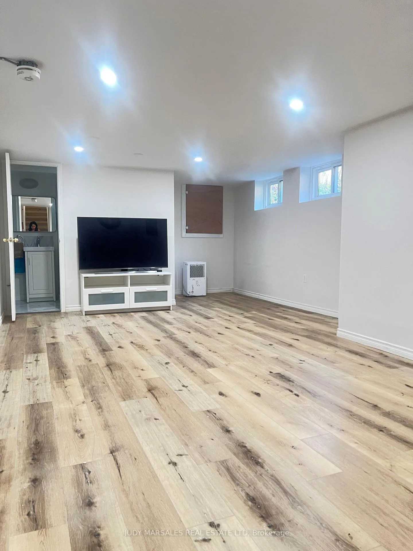 Photo 15 of 99 Brucedale Avenue E, Hamilton, Centremount — HOMEH