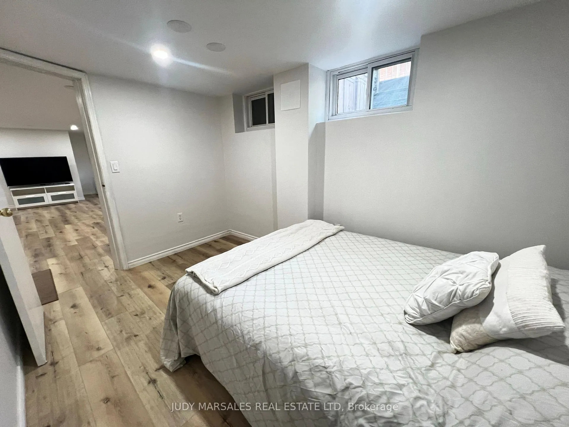 Photo 23 of 99 Brucedale Avenue E, Hamilton, Centremount — HOMEH