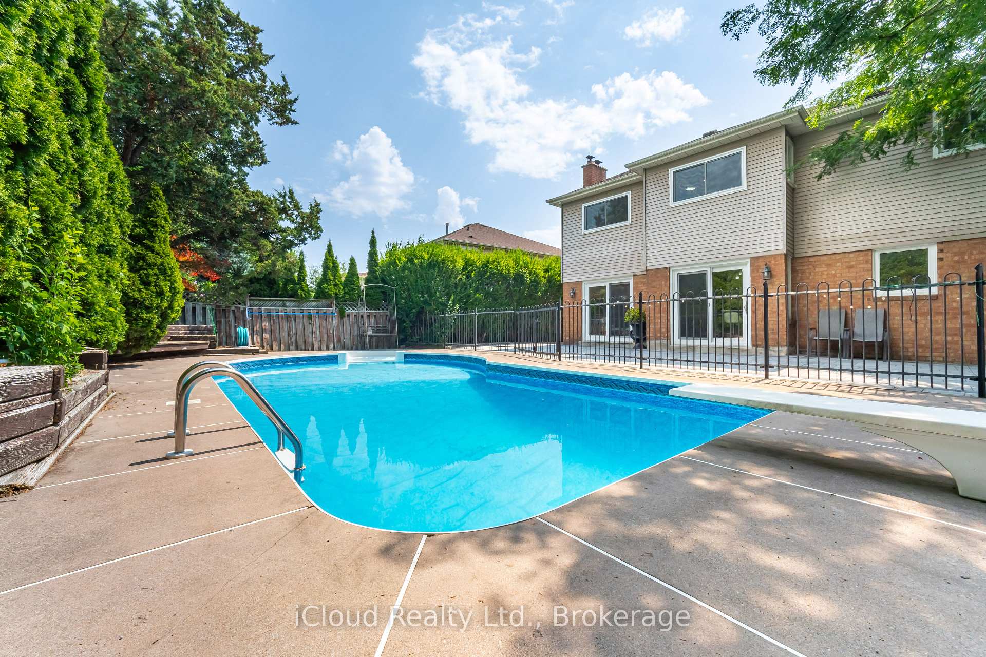 Photo 22 of 4 Fifewood Crescent, Whitby, Pringle Creek — HOMEH