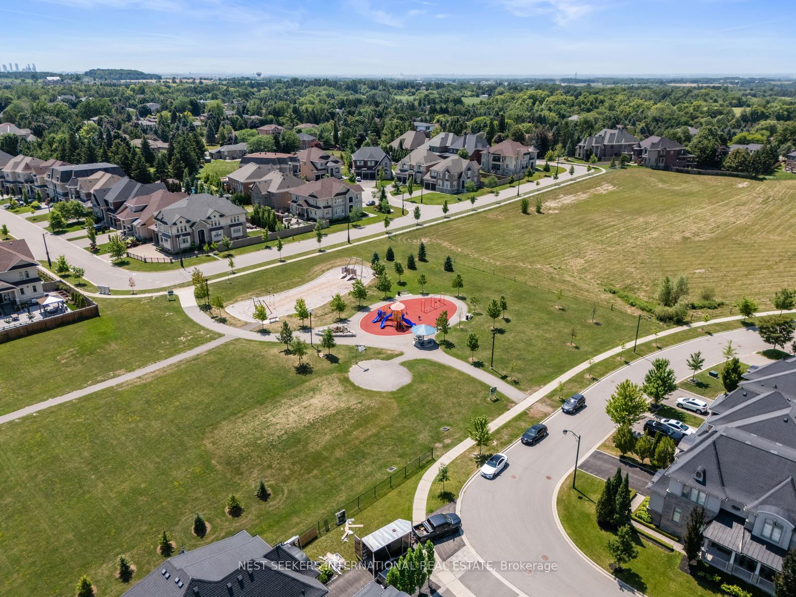 Photo 12 of 115 Robert Berry Crescent, King, King City — HOMEH
