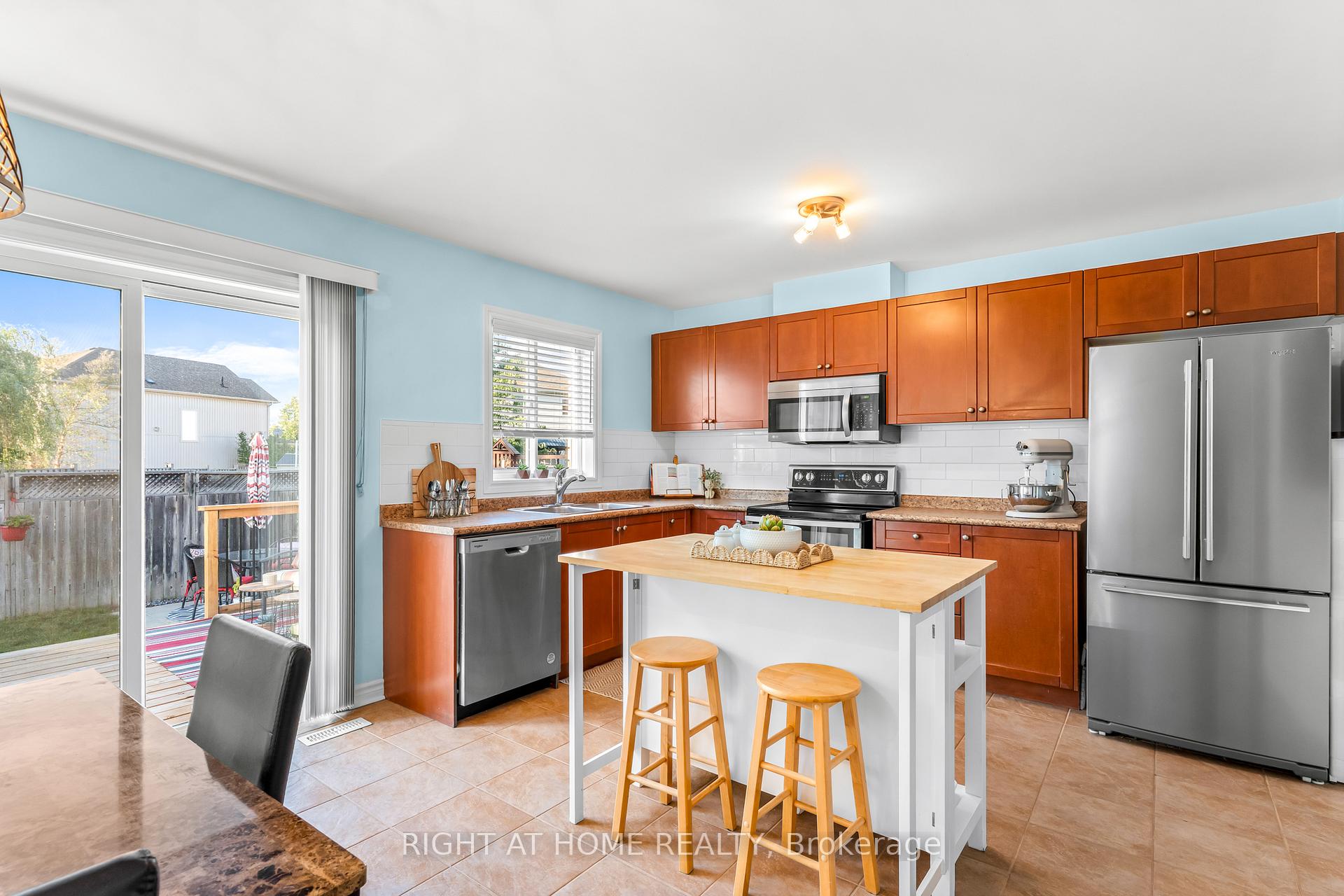 Photo 3 of 219 Banting Crescent, Essa, Angus — HOMEH