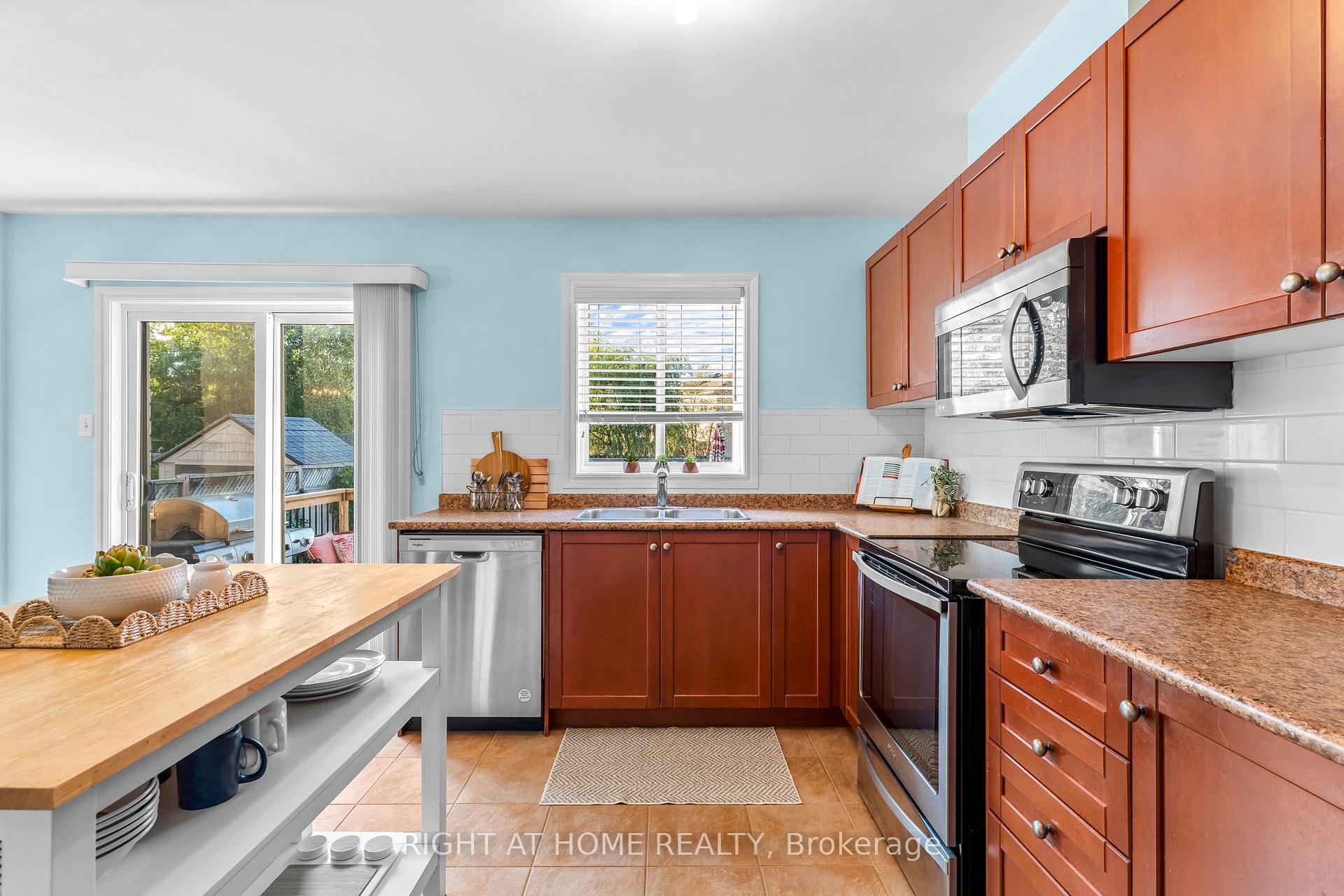 Photo 5 of 219 Banting Crescent, Essa, Angus — HOMEH