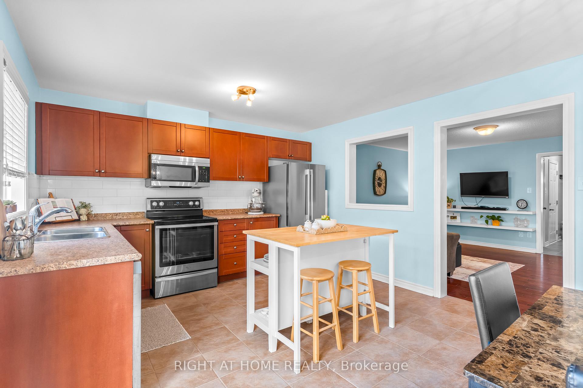 Photo 6 of 219 Banting Crescent, Essa, Angus — HOMEH