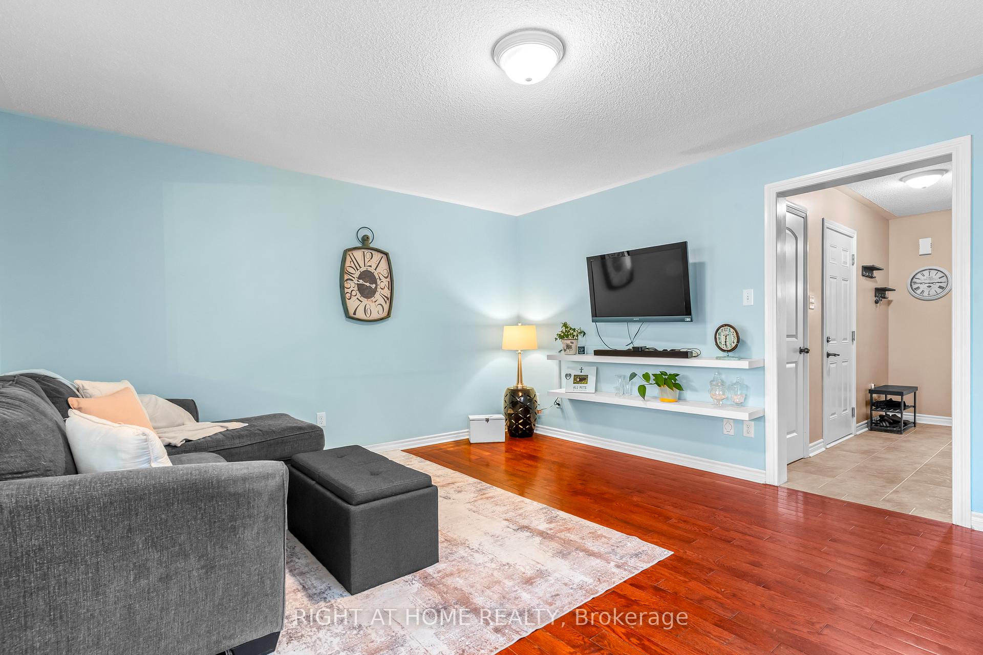 Photo 7 of 219 Banting Crescent, Essa, Angus — HOMEH