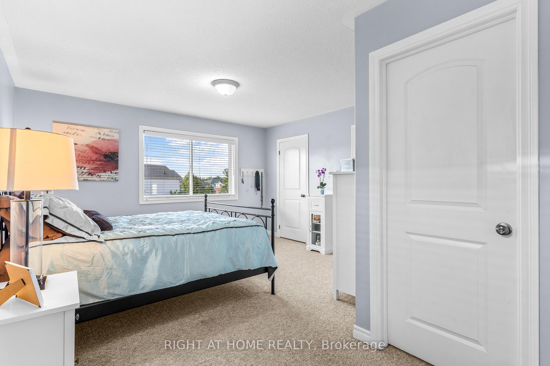 Photo 11 of 219 Banting Crescent, Essa, Angus — HOMEH