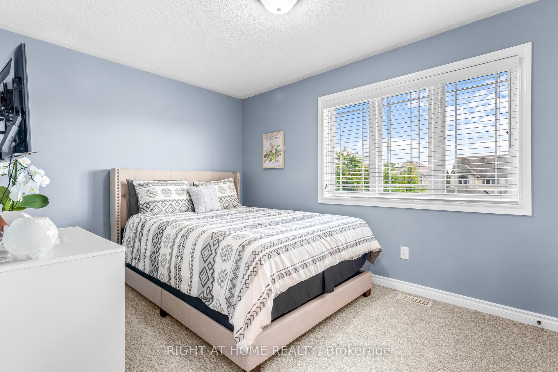 Photo 21 of 219 Banting Crescent, Essa, Angus — HOMEH