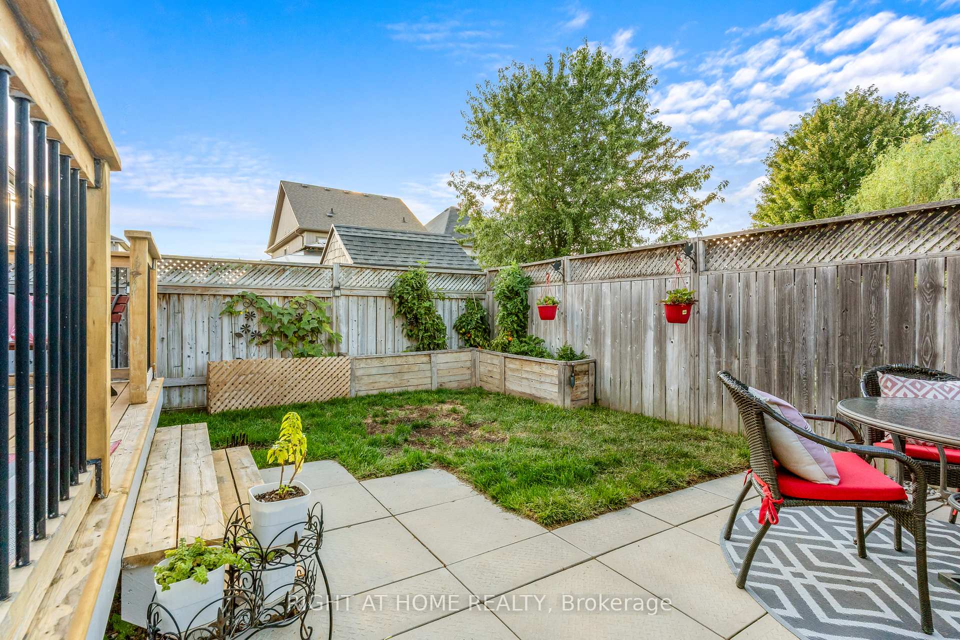 Photo 18 of 219 Banting Crescent, Essa, Angus — HOMEH