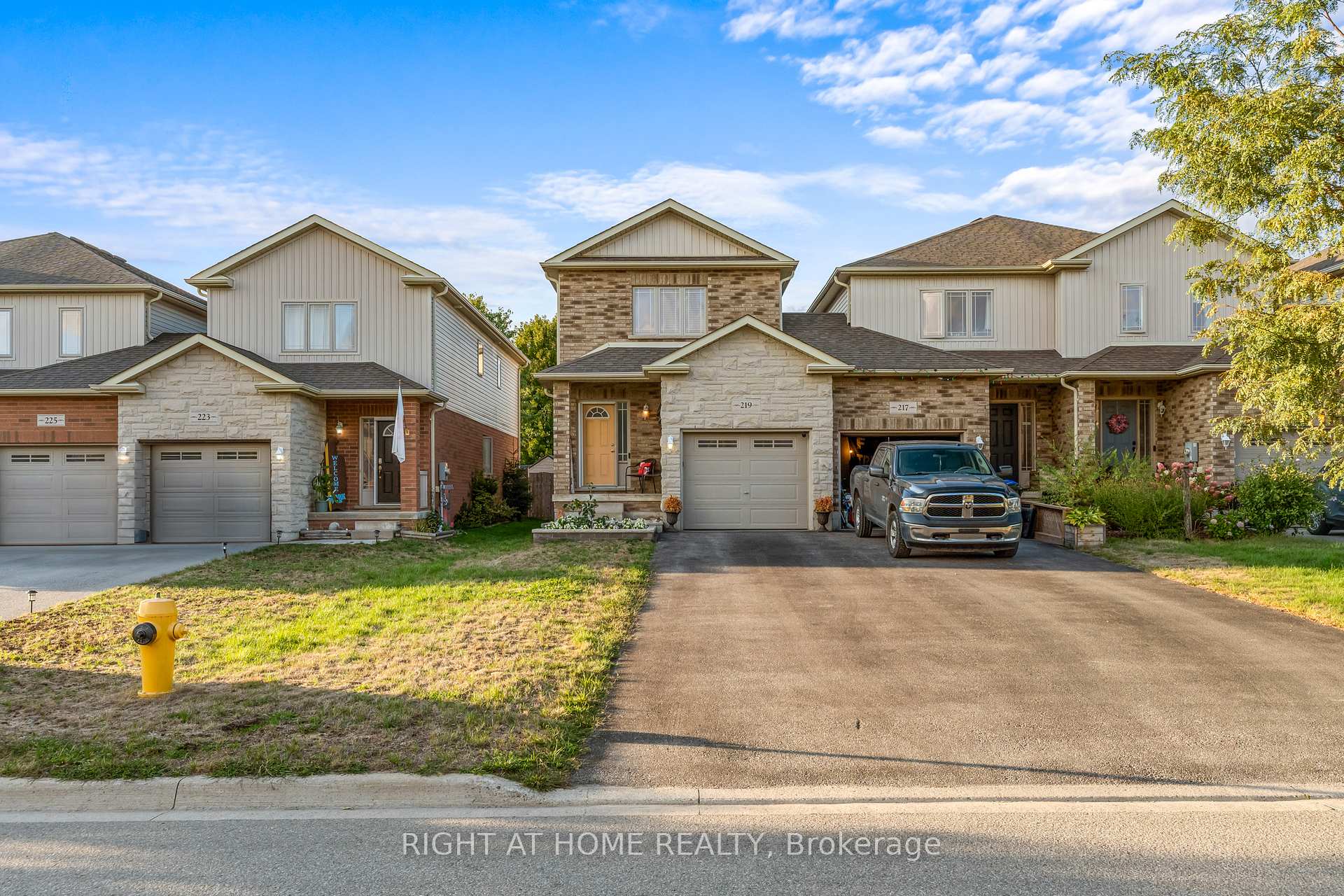 Photo 15 of 219 Banting Crescent, Essa, Angus — HOMEH