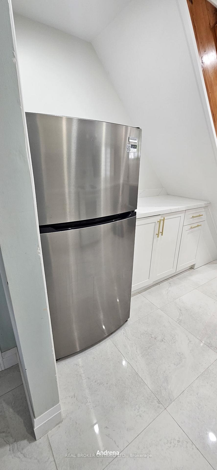 Photo 10 of Unit Main, 210 Speedvale Avenue E, Guelph, Riverside Park — HOMEH