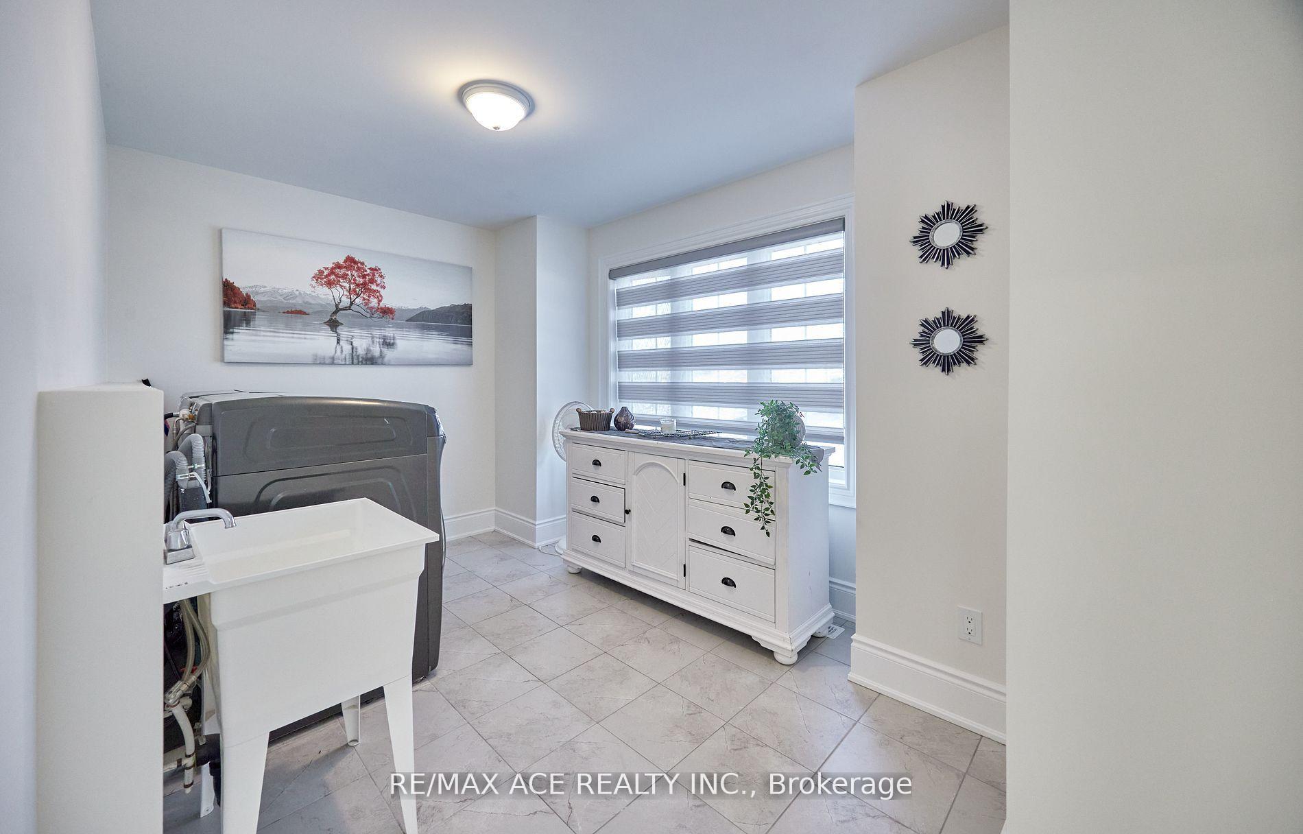 Photo 40 of 1912 Castlepoint Drive, Oshawa, Taunton — HOMEH