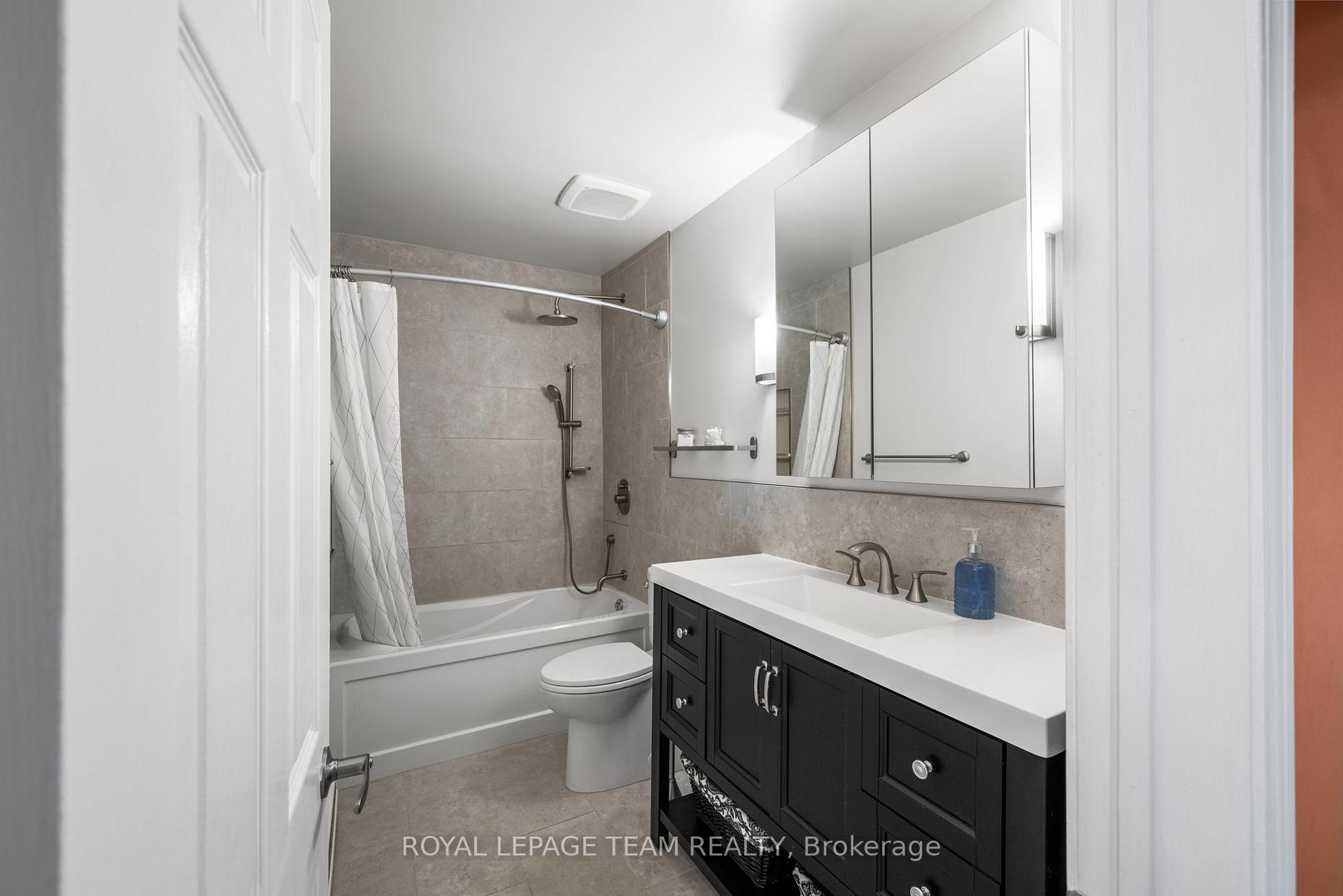 Photo 6 of 2391 Cheshire Road, Ottawa, Parkway Park — HOMEH