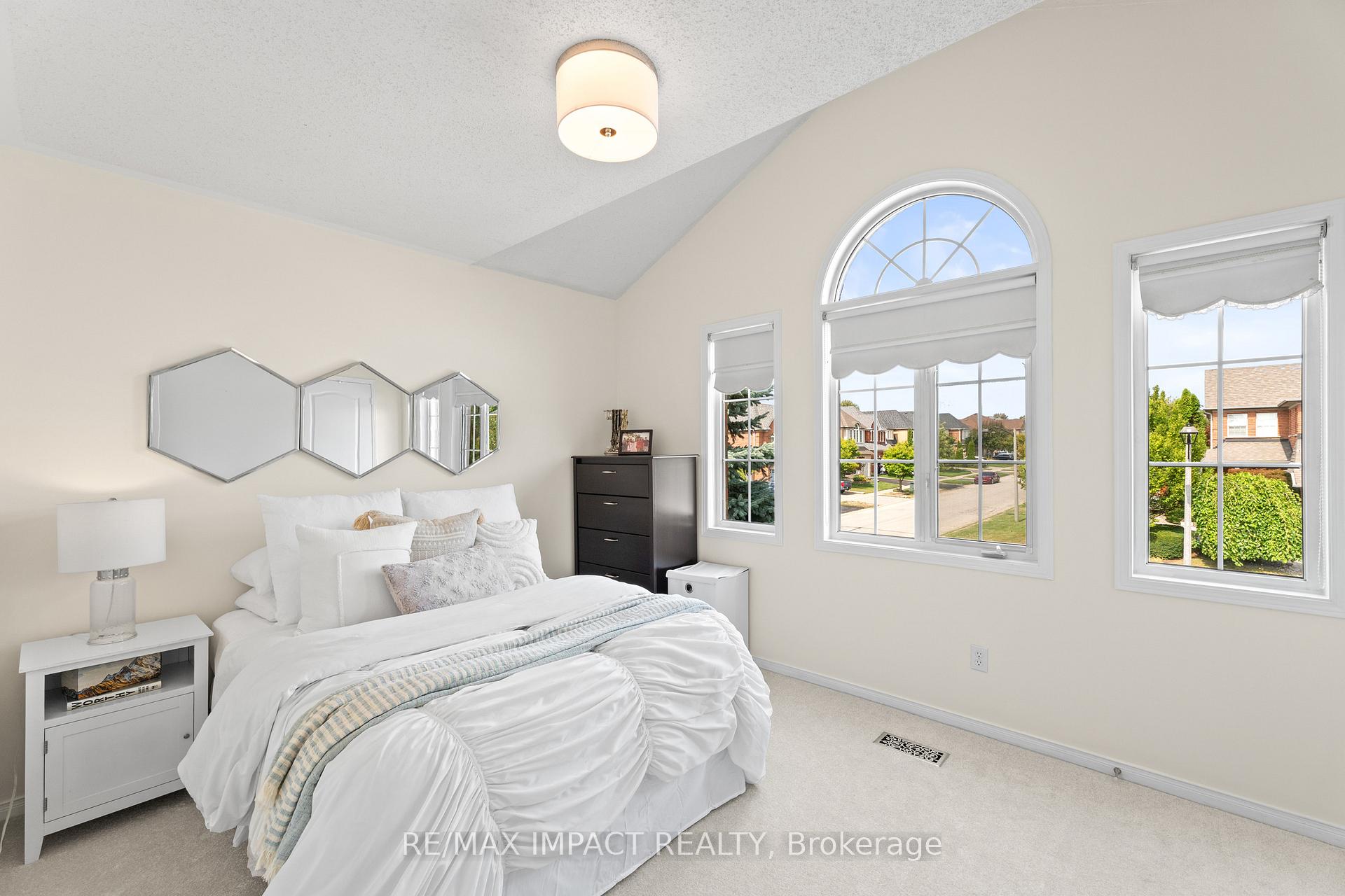 Photo 19 of 1 Windbreak Crescent, Whitby, Williamsburg — HOMEH
