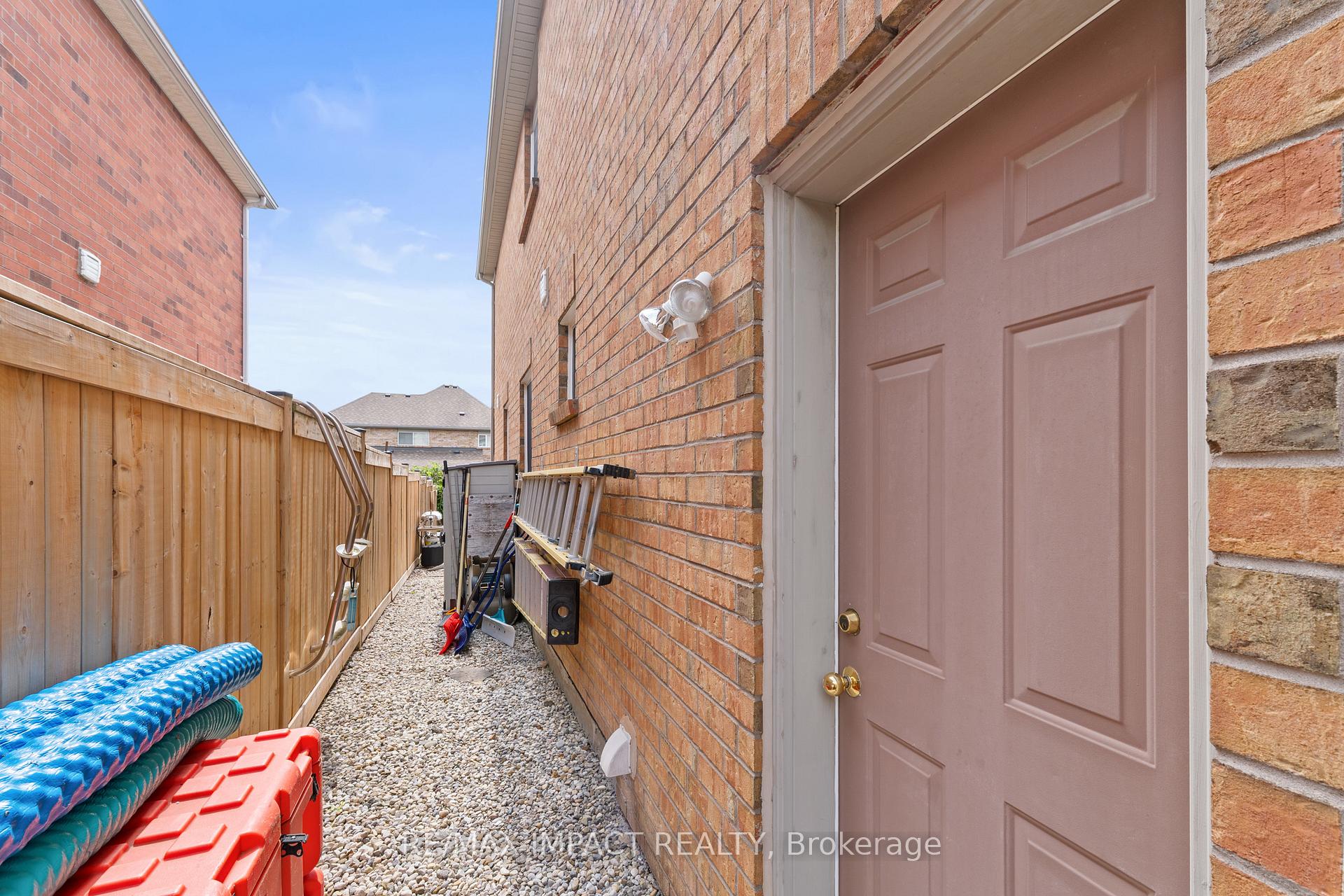 Photo 34 of 1 Windbreak Crescent, Whitby, Williamsburg — HOMEH
