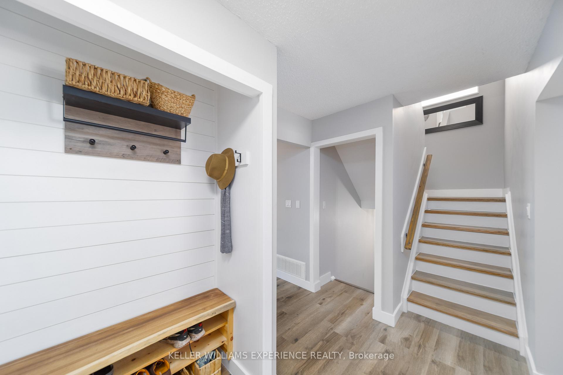 Photo 8 of 23 Wilde Place, Barrie, Letitia Heights — HOMEH