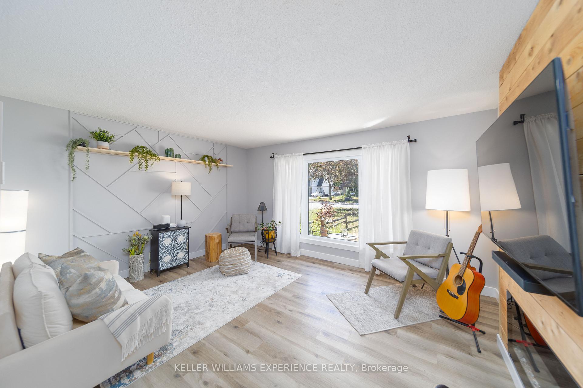 Photo 3 of 23 Wilde Place, Barrie, Letitia Heights — HOMEH