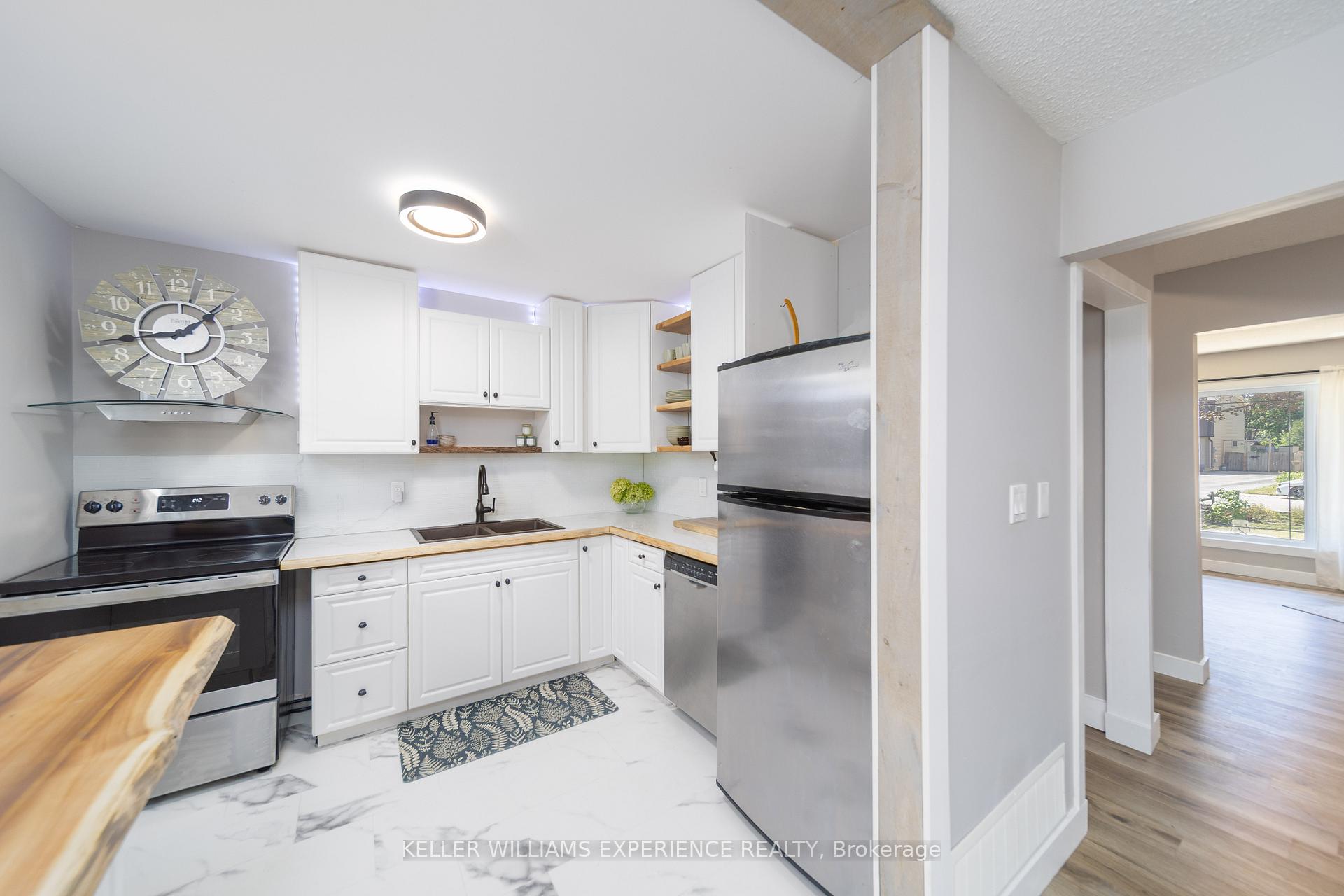 Photo 6 of 23 Wilde Place, Barrie, Letitia Heights — HOMEH