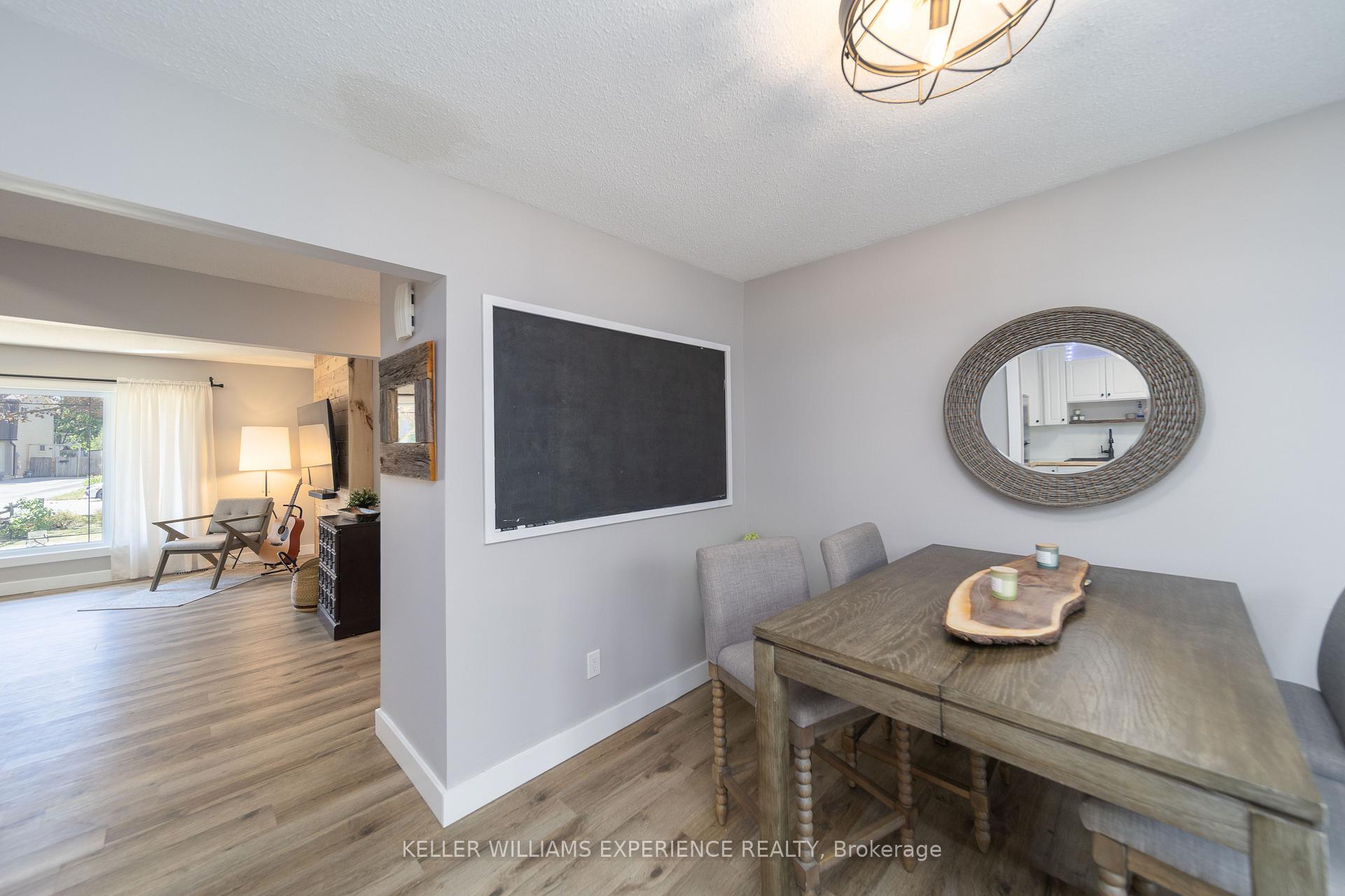 Photo 4 of 23 Wilde Place, Barrie, Letitia Heights — HOMEH