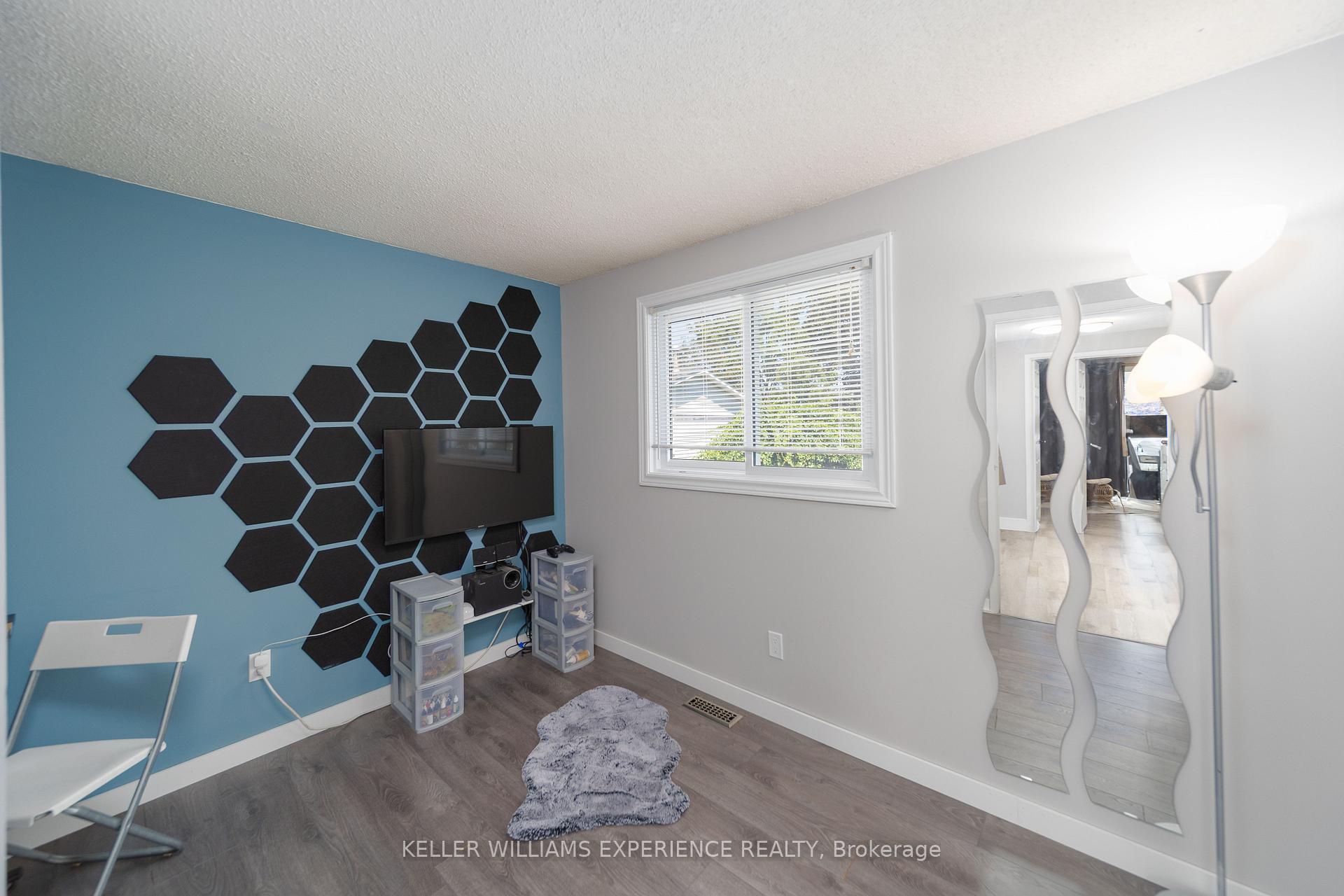 Photo 21 of 23 Wilde Place, Barrie, Letitia Heights — HOMEH